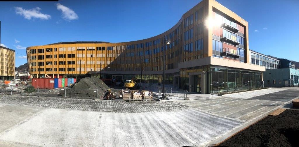 Langfasade mot Verftsplassen og påbegynt parkområde Galleribilde