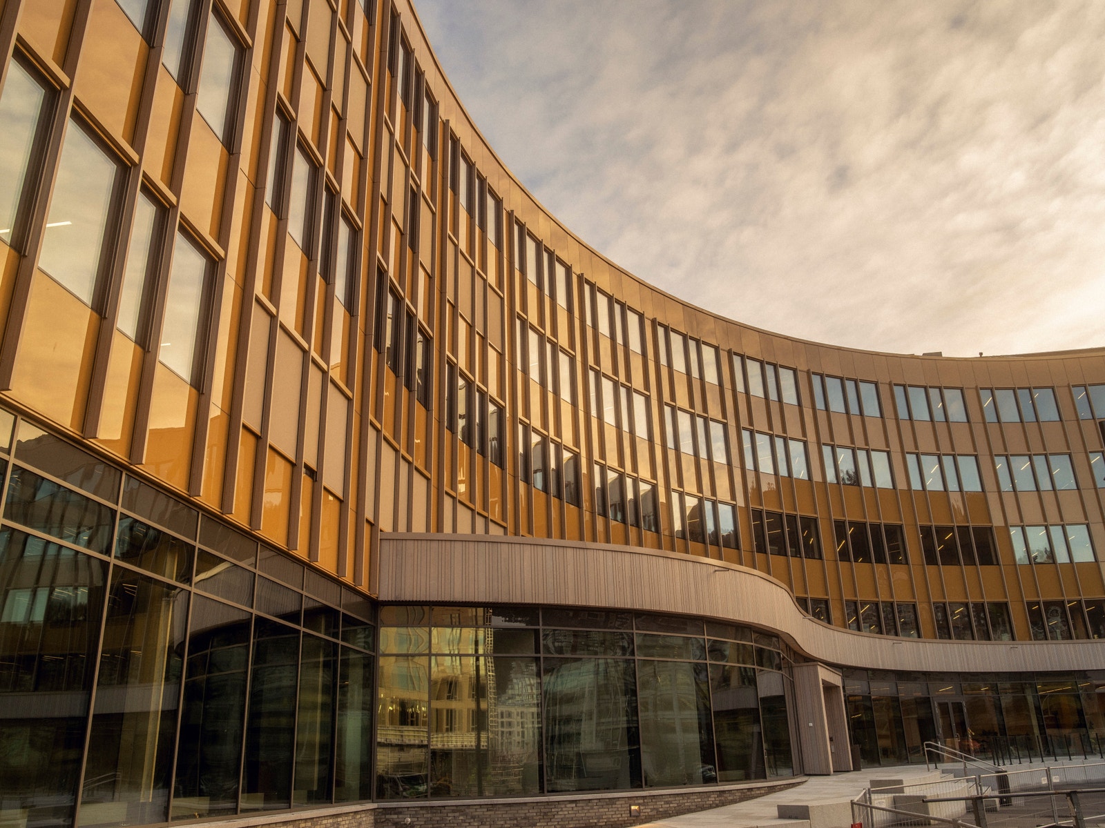 Fasade mot Verftsplassen i Solheimsviken Galleribilde