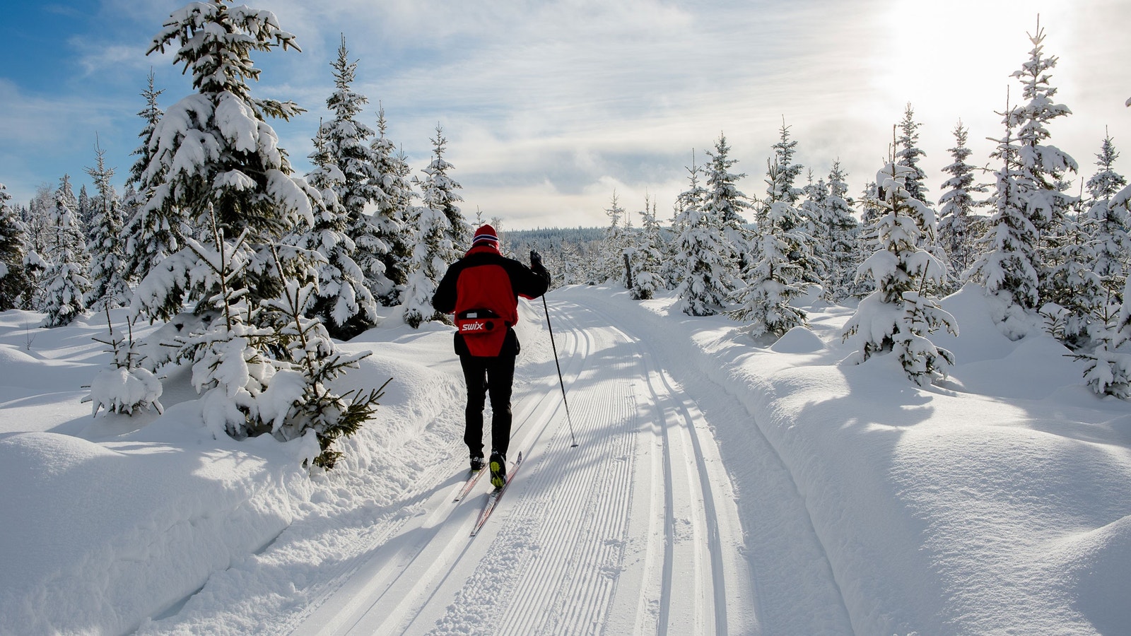 Langrennsløyper som går inn på det totale løypenettet mellom Nordmarka og Gjøvik. Scooterspor fra Solsætra. Galleribilde