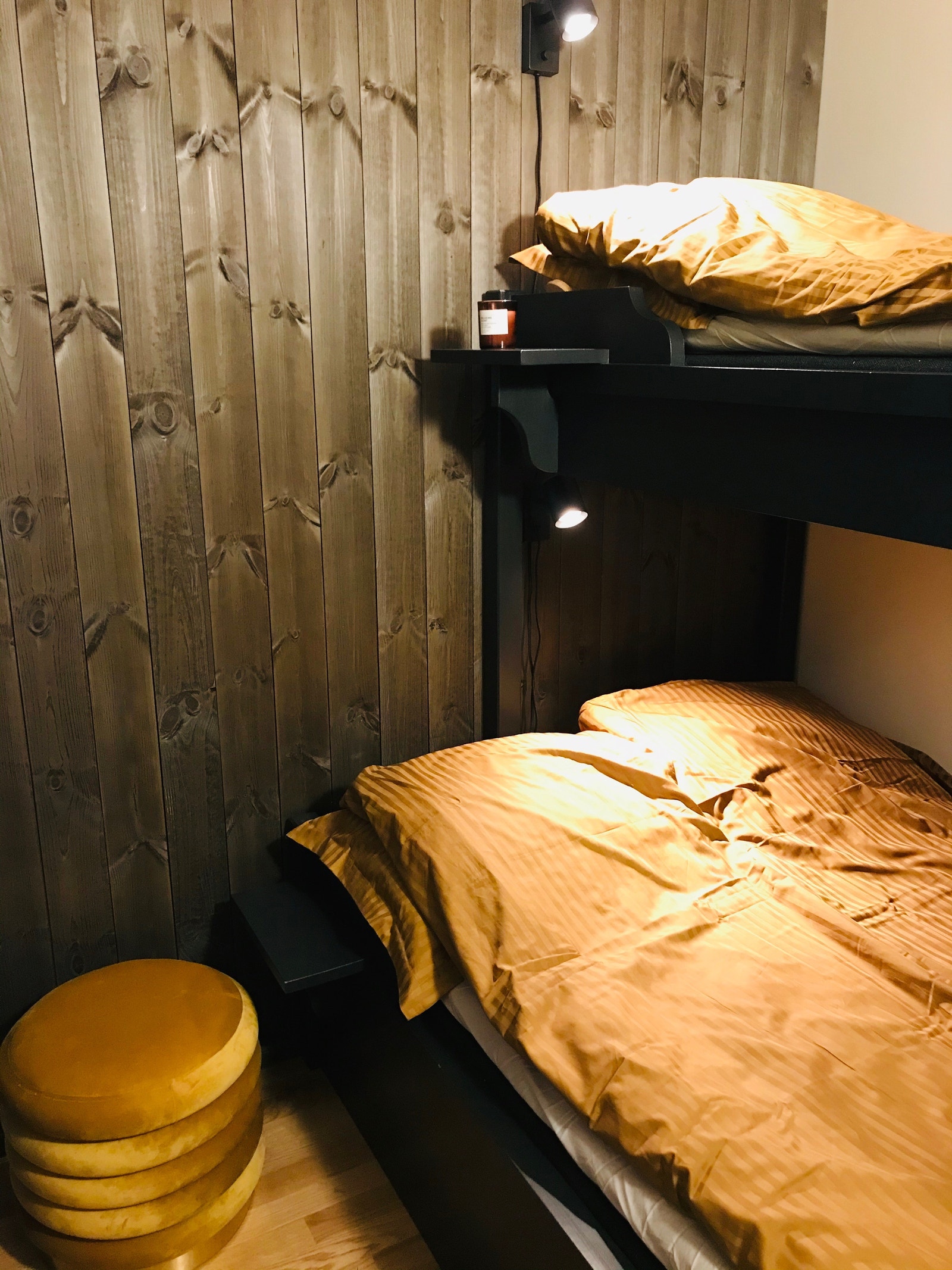 Sovealkove med familiekøye Galleribilde