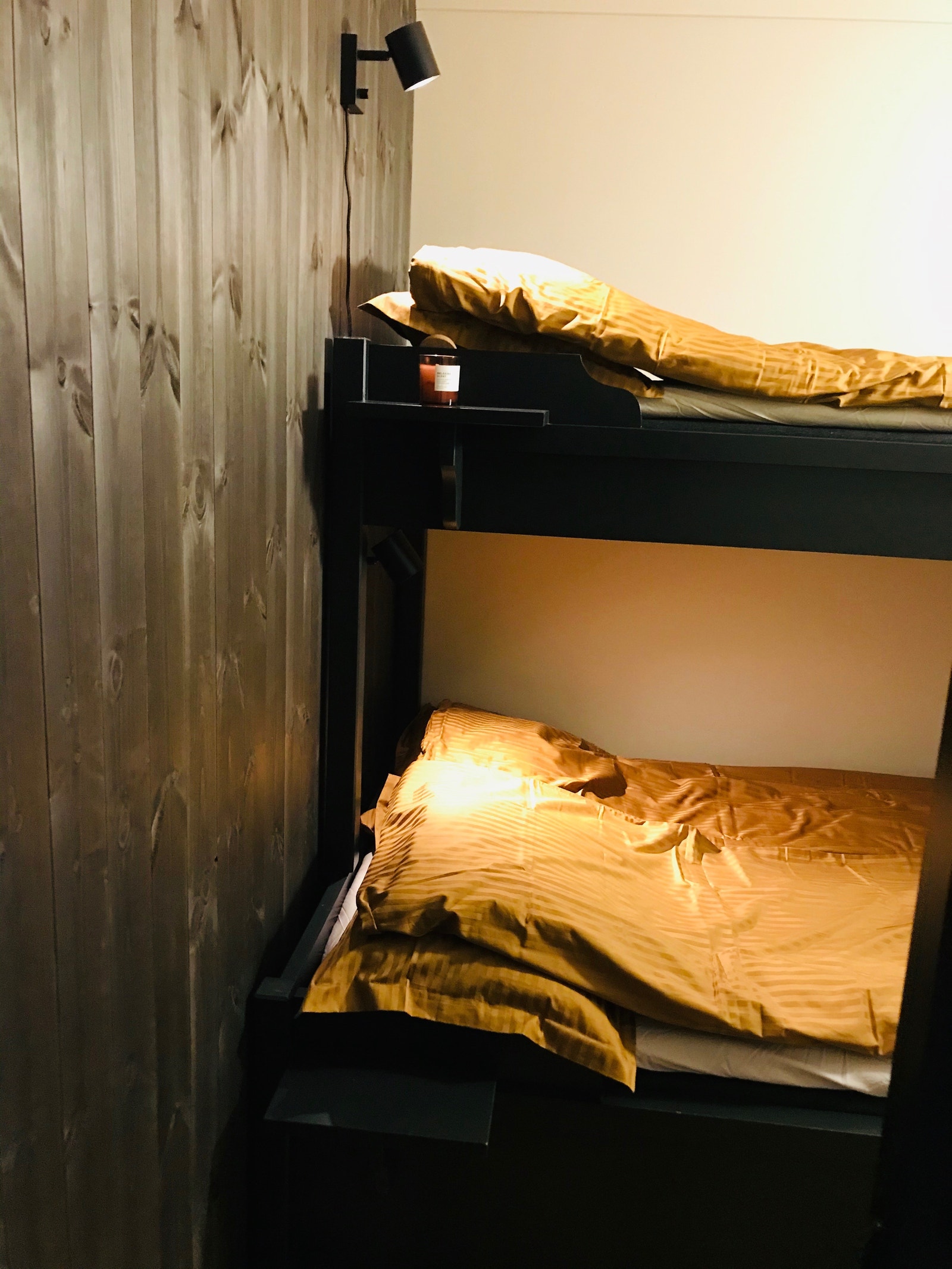 Sovealkove med familiekøye Galleribilde