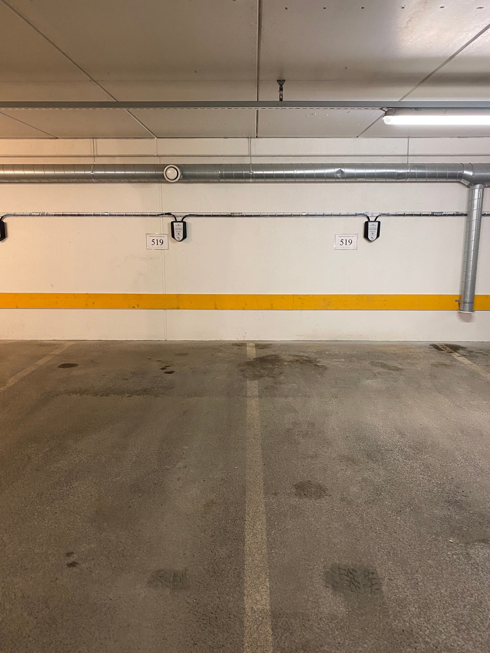 2 parkeringsplasser i parkeringskjeller. Kort til heis opp til leiligheten Galleribilde