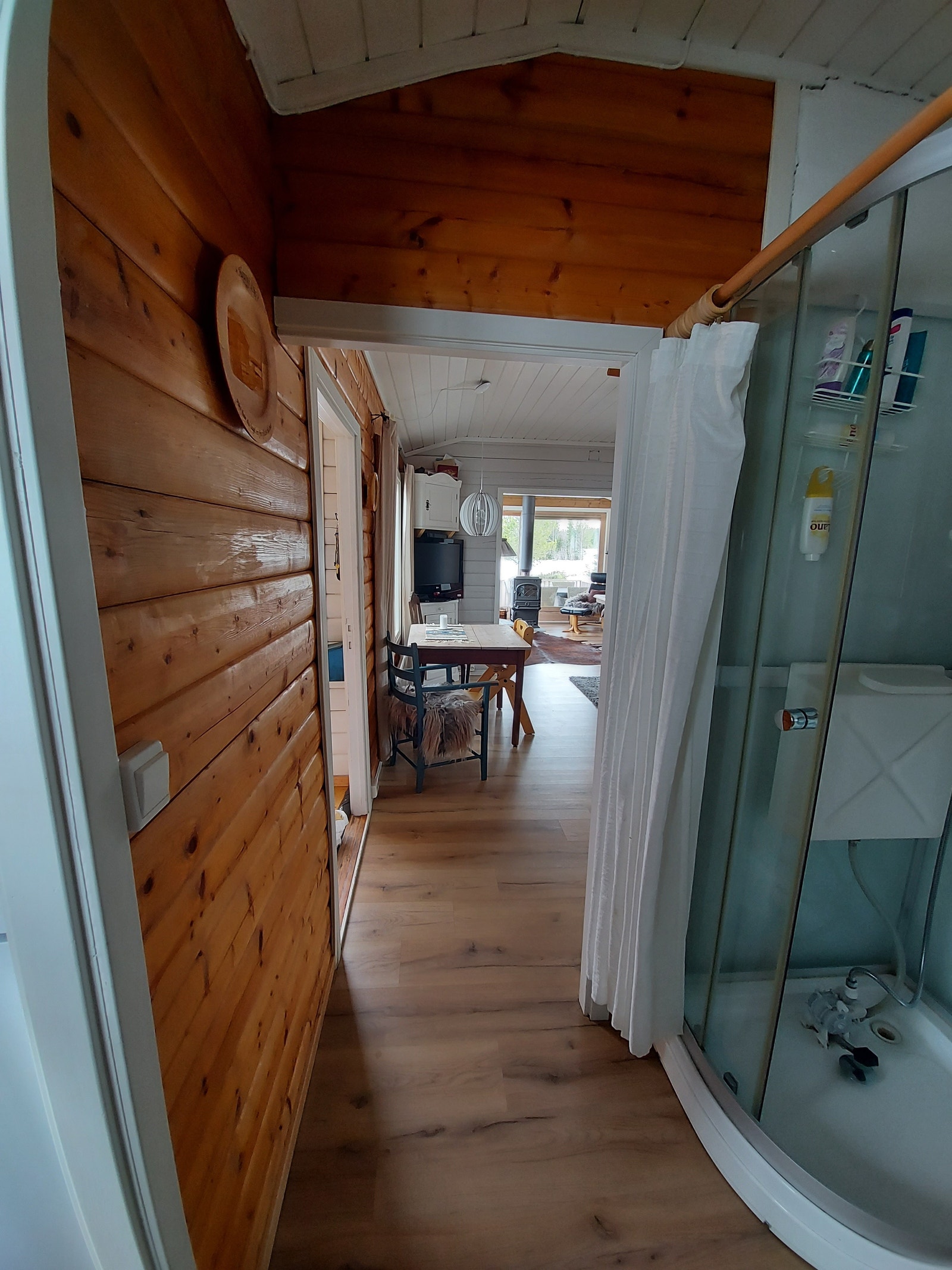 Fra bad og innover i stuedelen Galleribilde