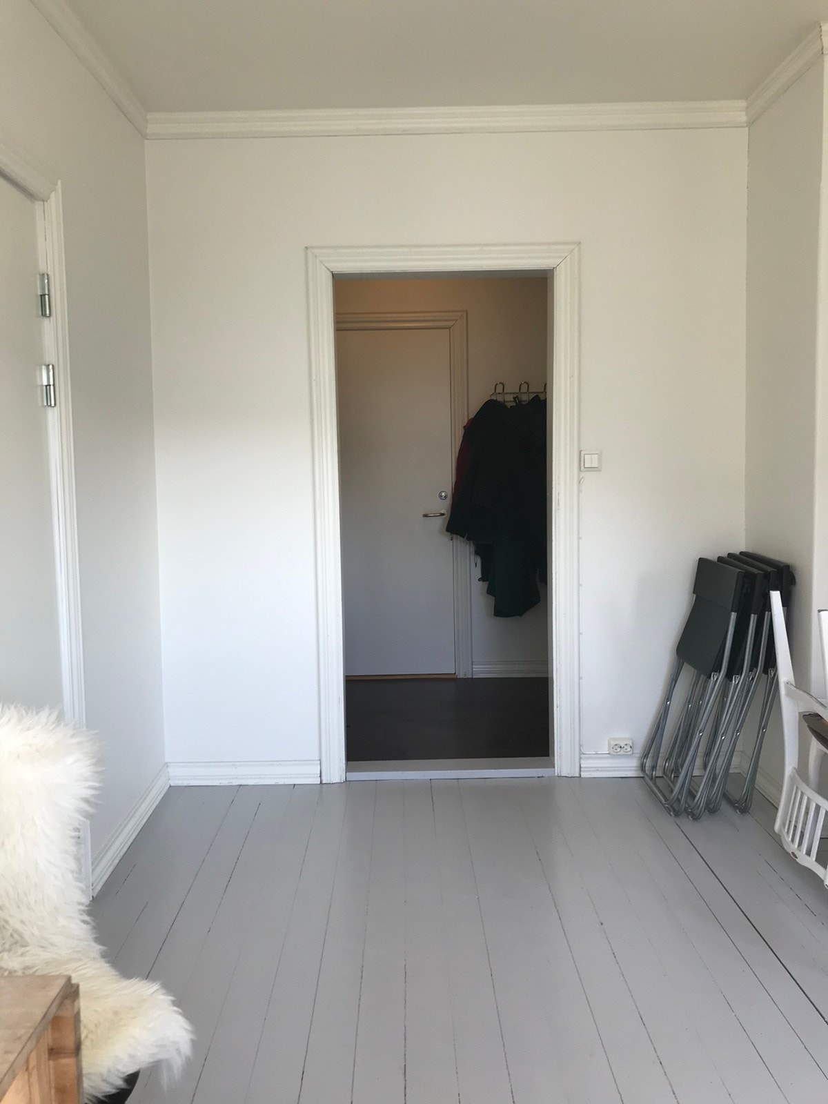 Romslig overgang fra entre til stue Galleribilde