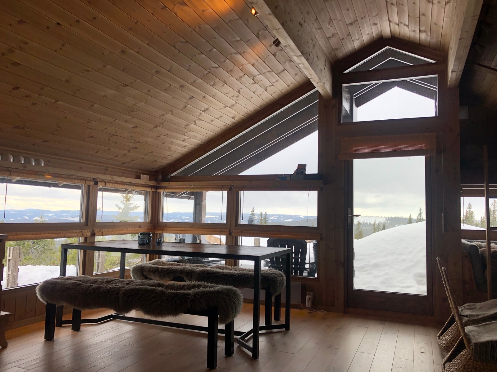 Spisebordet har flott utsikt Galleribilde