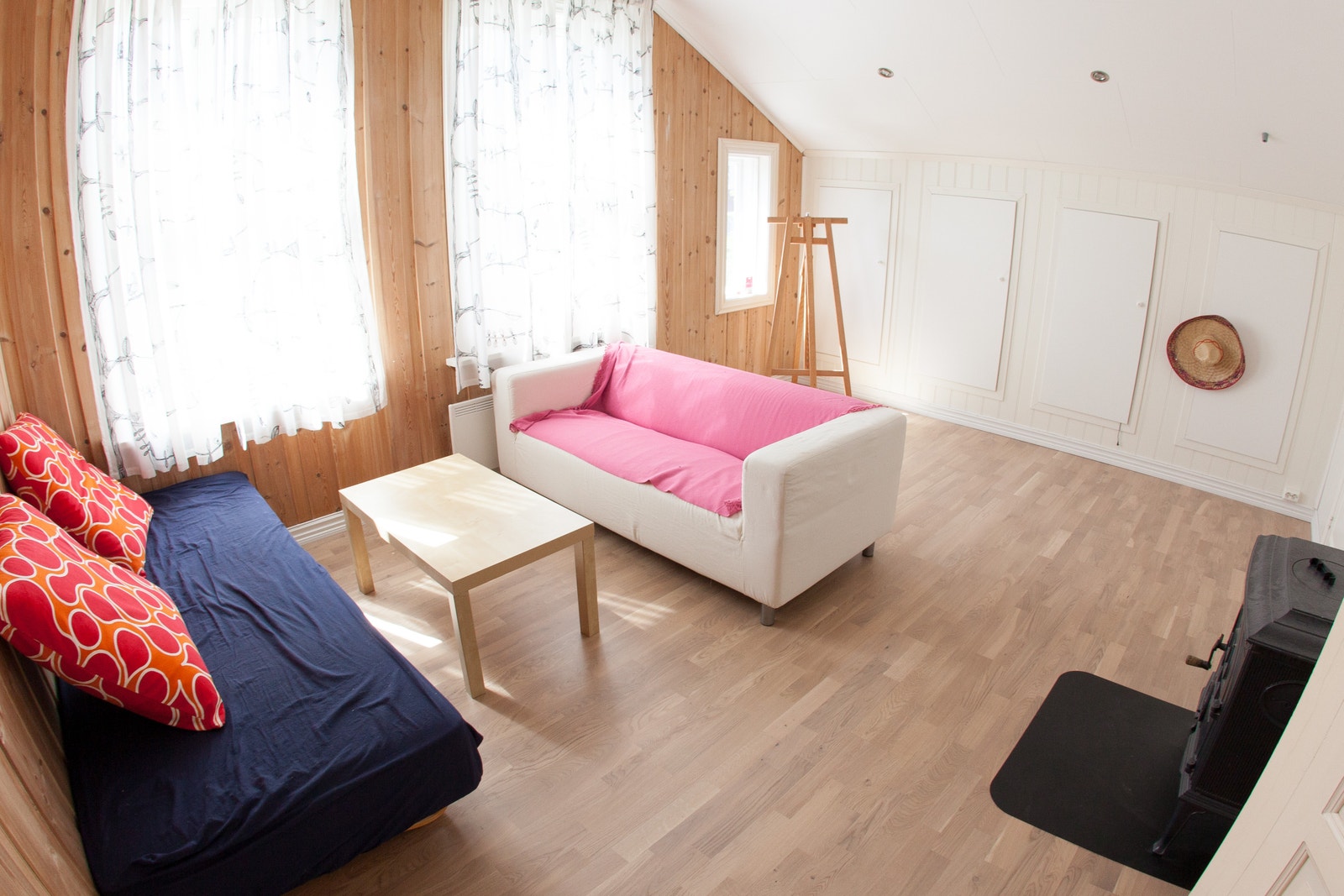 Stue 2 med garderobeskap. Galleribilde