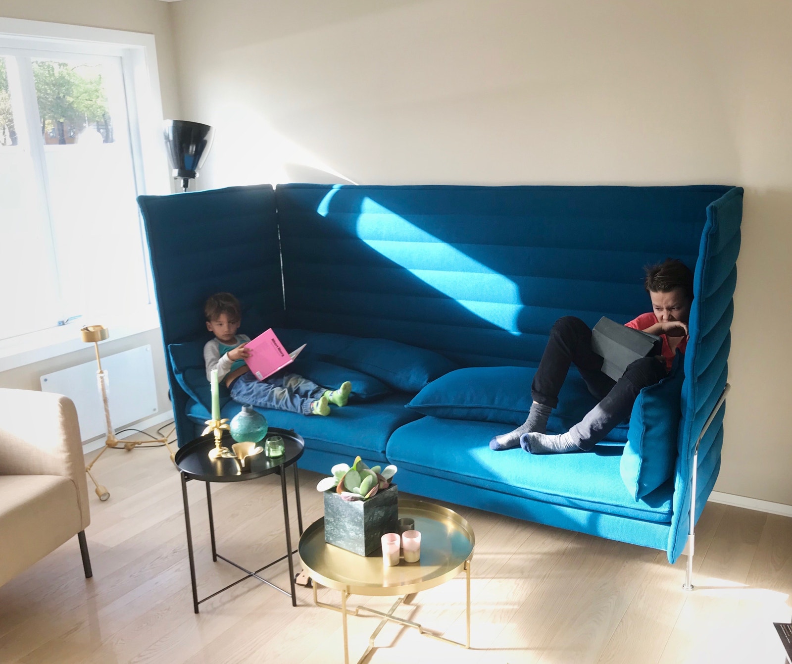 Stue med fine møbler. Galleribilde