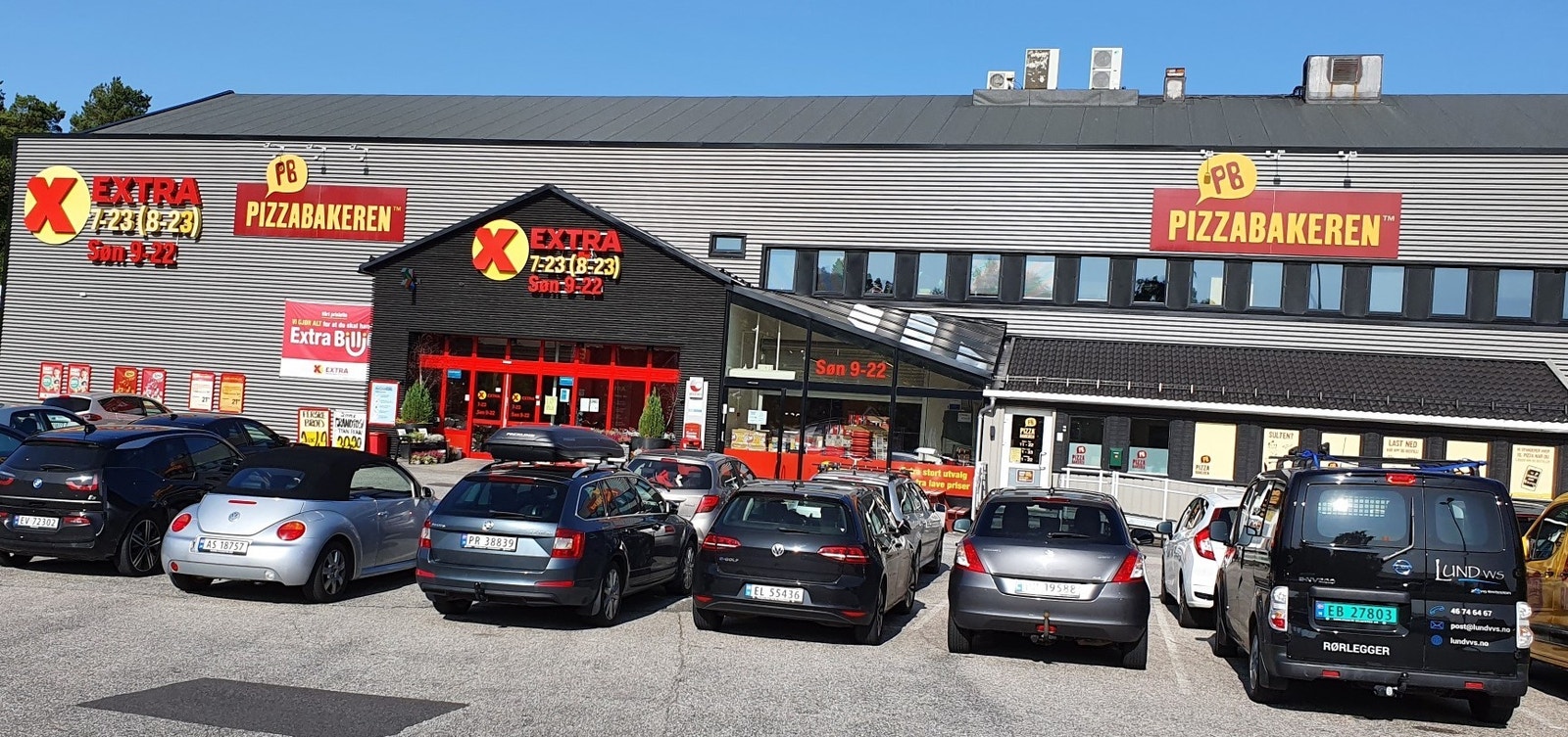 Coop Extra og Rema 1000 like ved. Galleribilde