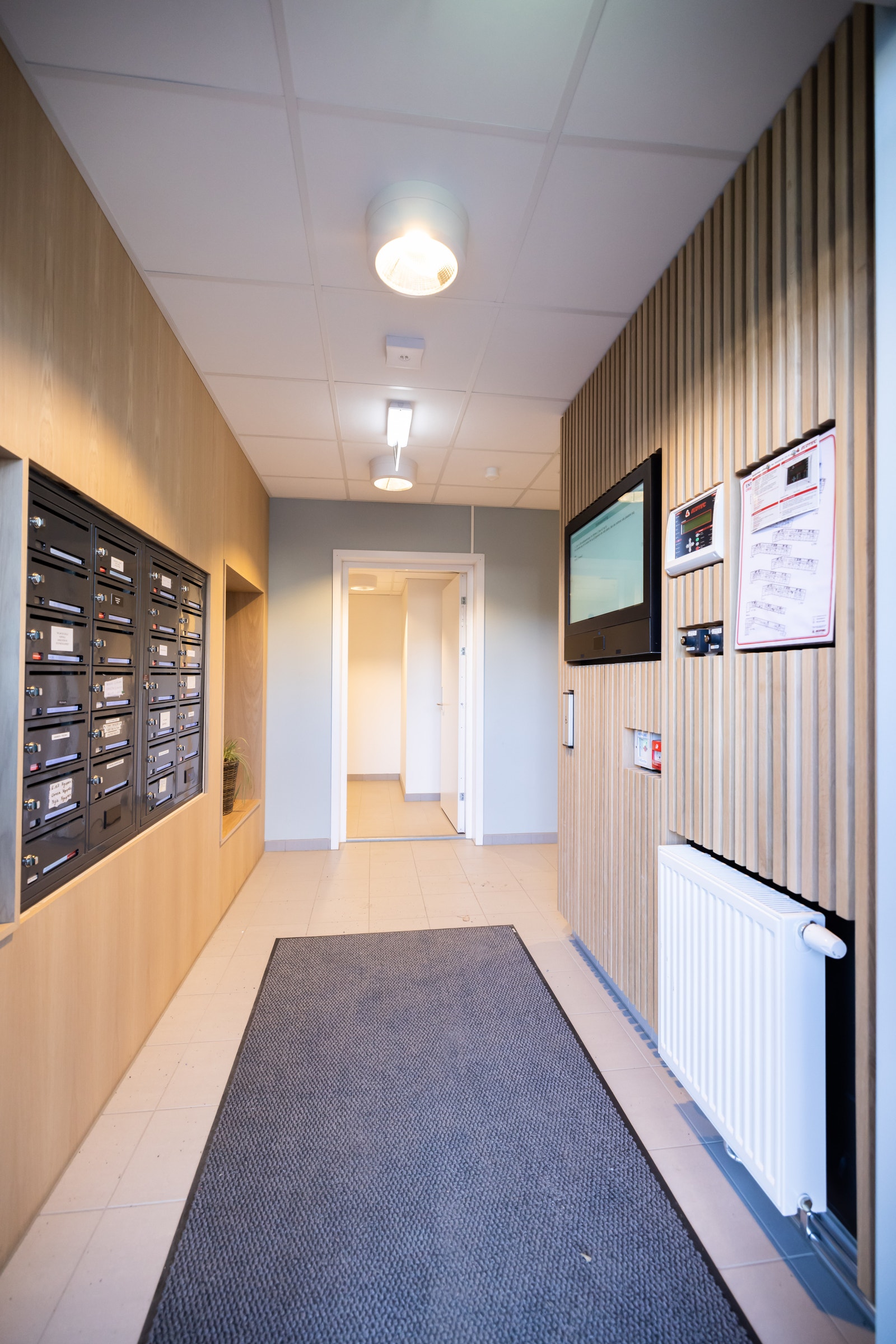 Entré fra vestsiden av blokk Galleribilde