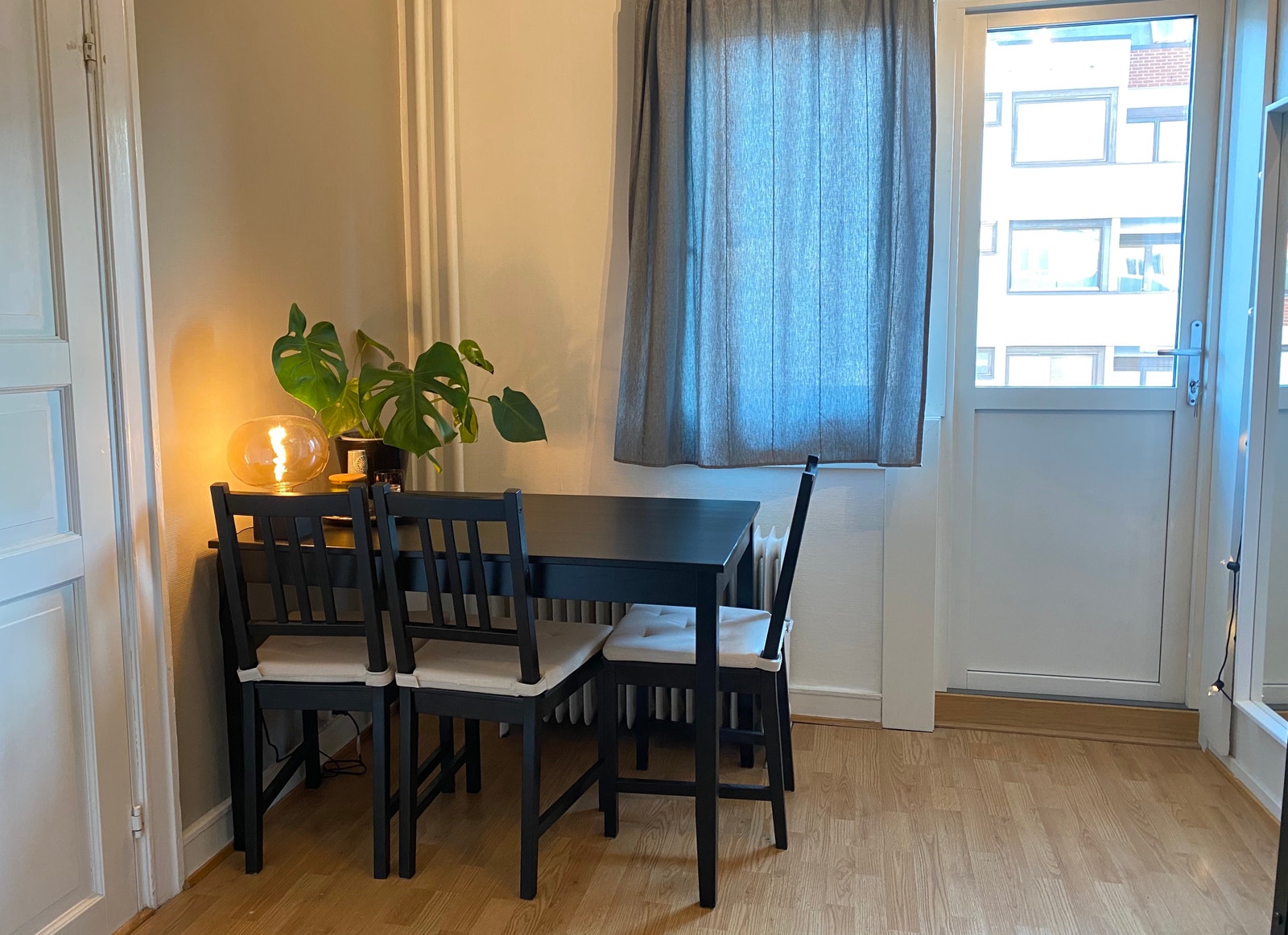 Spisestue-del i stue Galleribilde