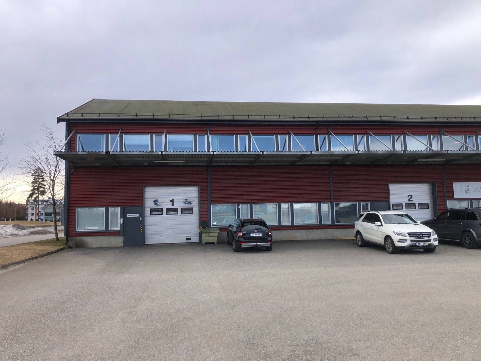 ADKOMST LAGER NR.1 SOM ER TIL LEIE. Port er 3,2 m høy og 2,97 m bred Galleribilde