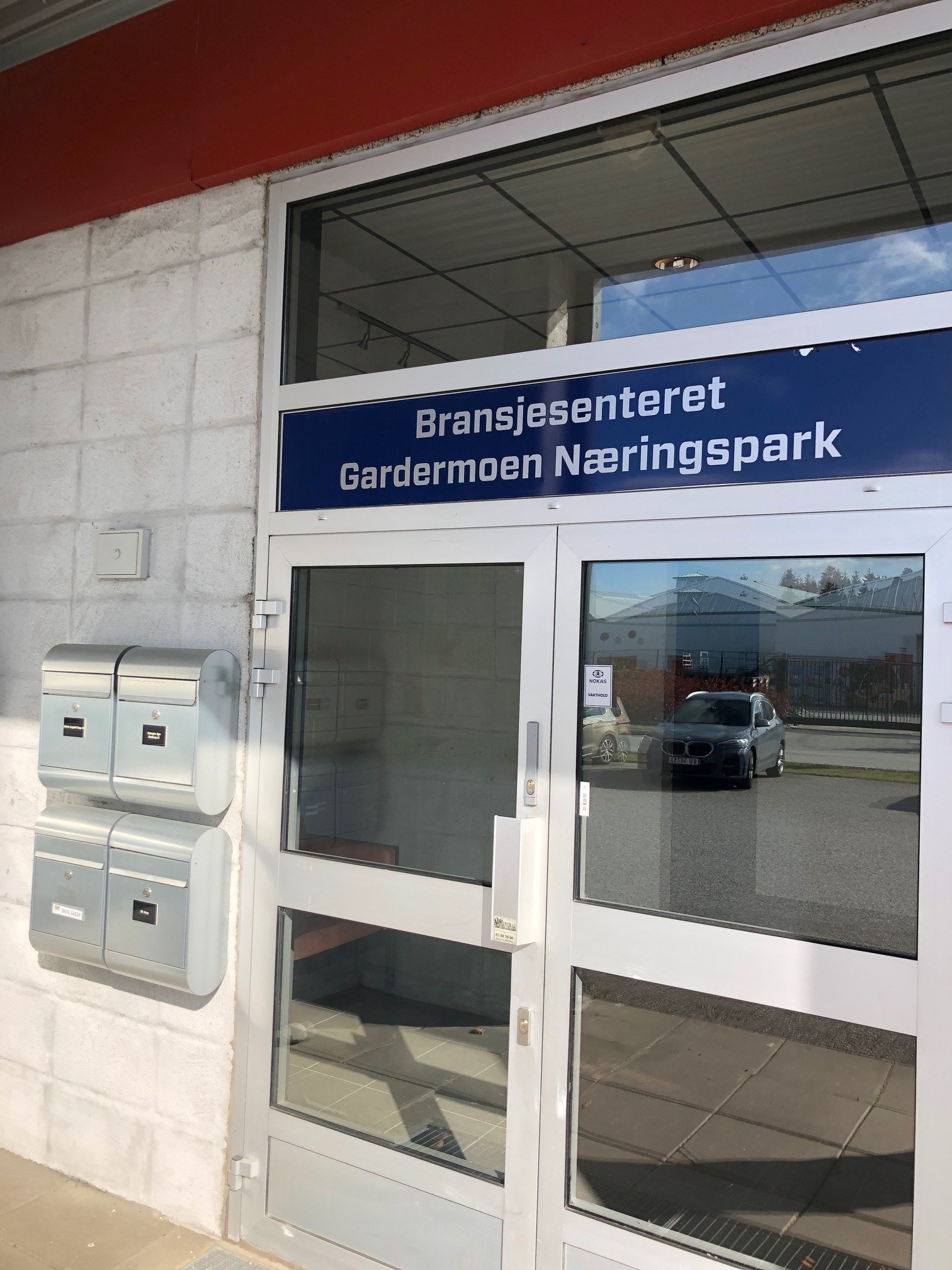 FELLES INNGANGSPARTI Galleribilde