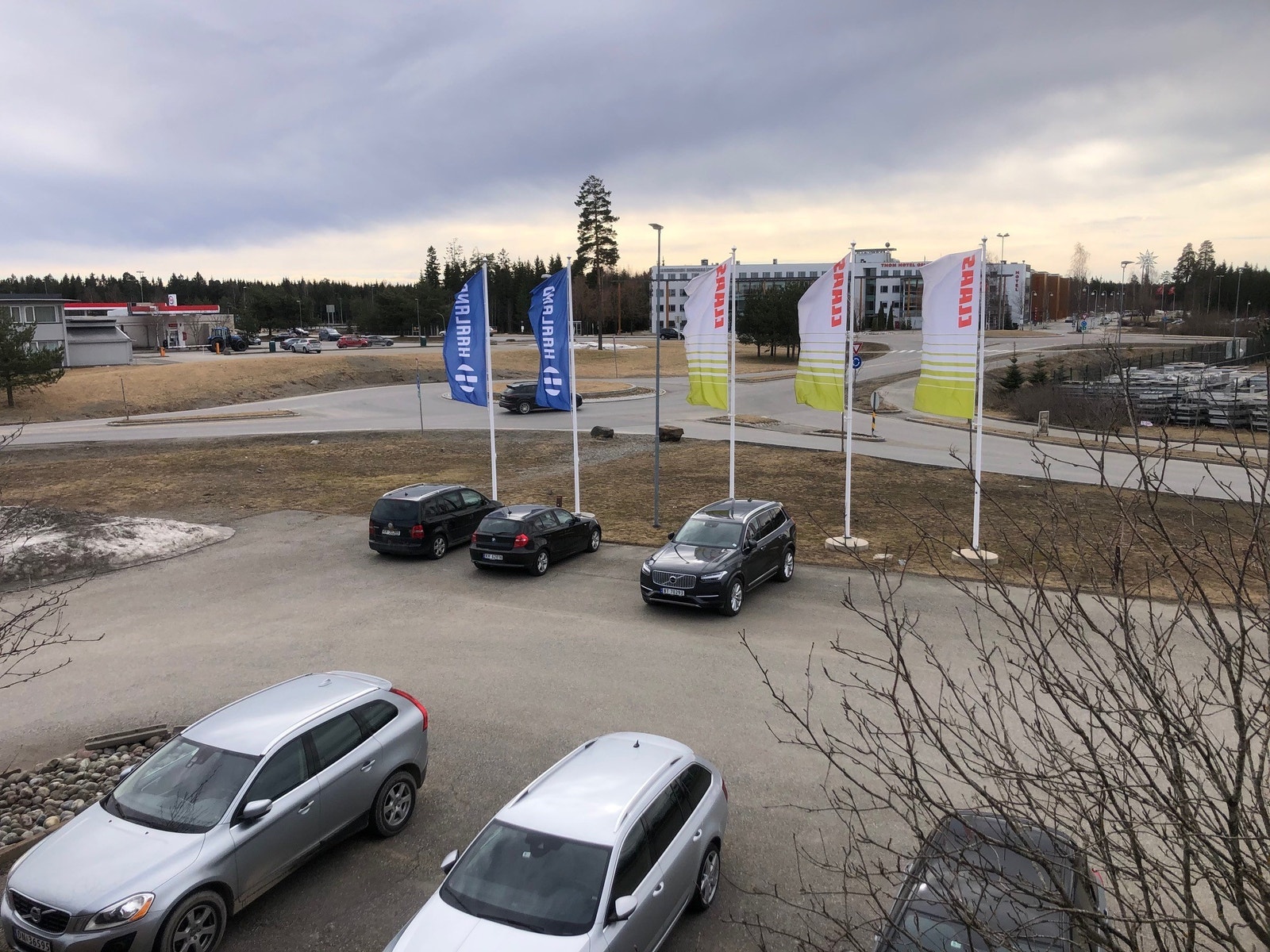 UTSIKT FRA INNGANG KONTOR Galleribilde