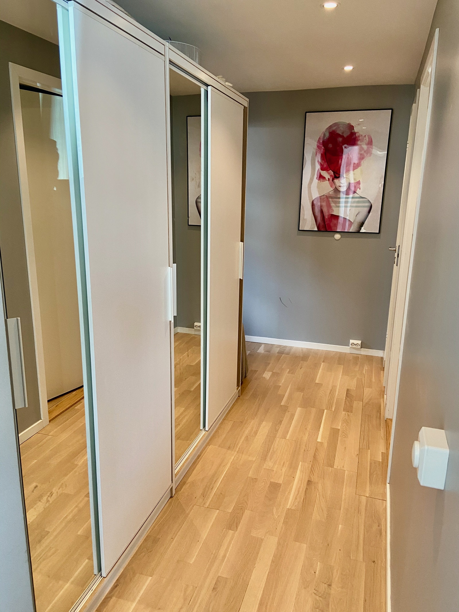 Garderobe med skyvedører Galleribilde