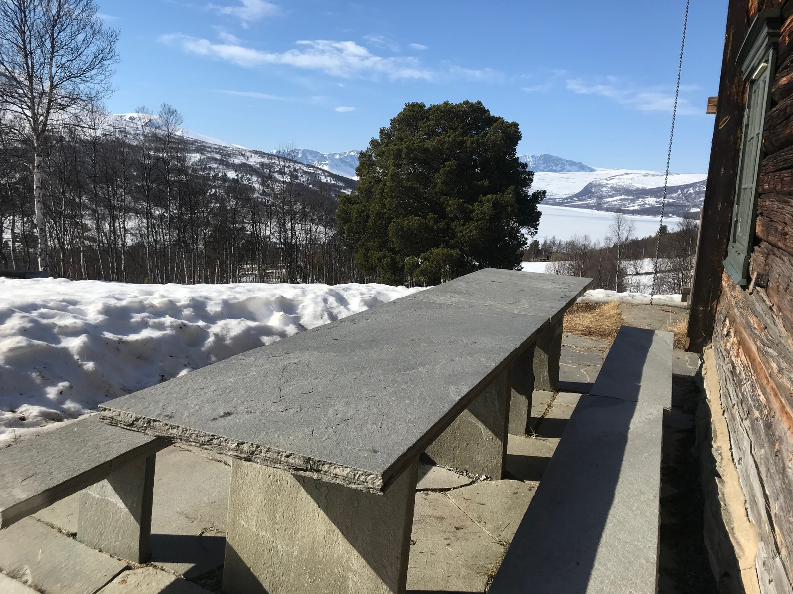 Uteplass vinter Galleribilde