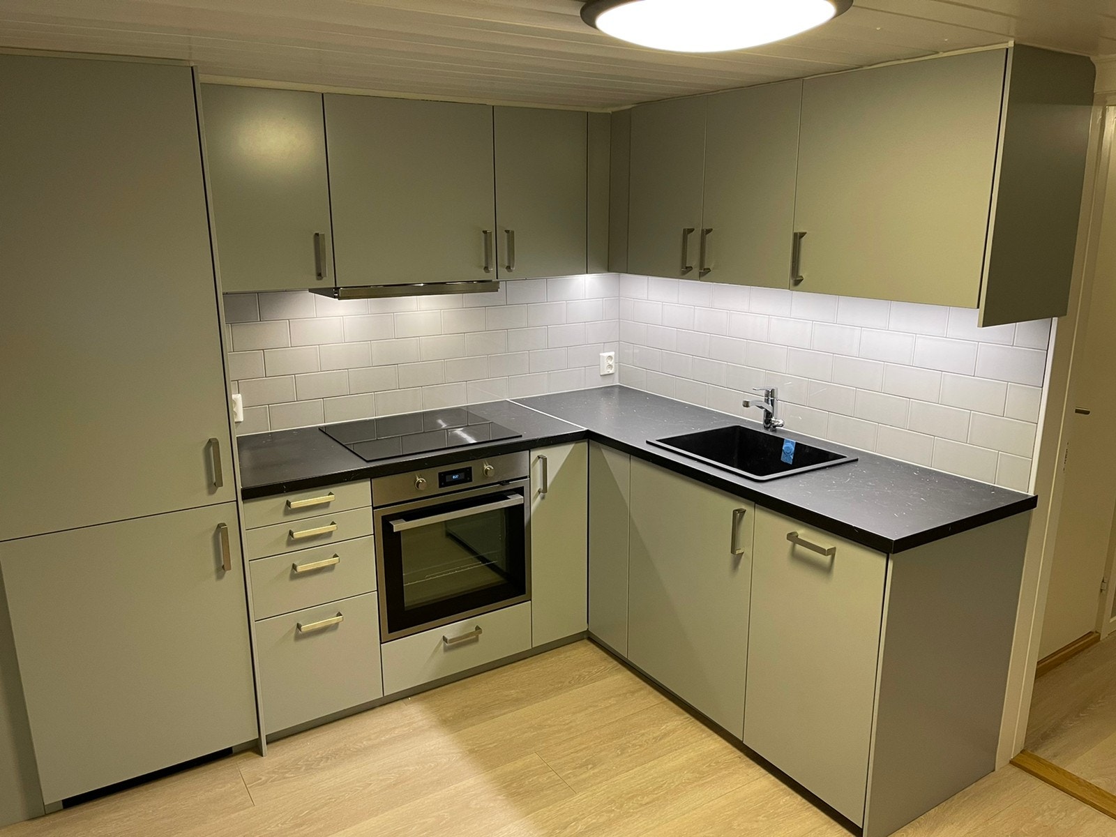 Nytt kjøkken med oppvaskmaskin i 2021 Galleribilde