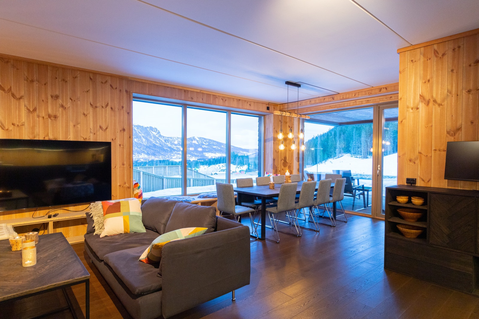 Stue og spisestue med fantastisk utsikt over Hemsedalsfjellene Galleribilde