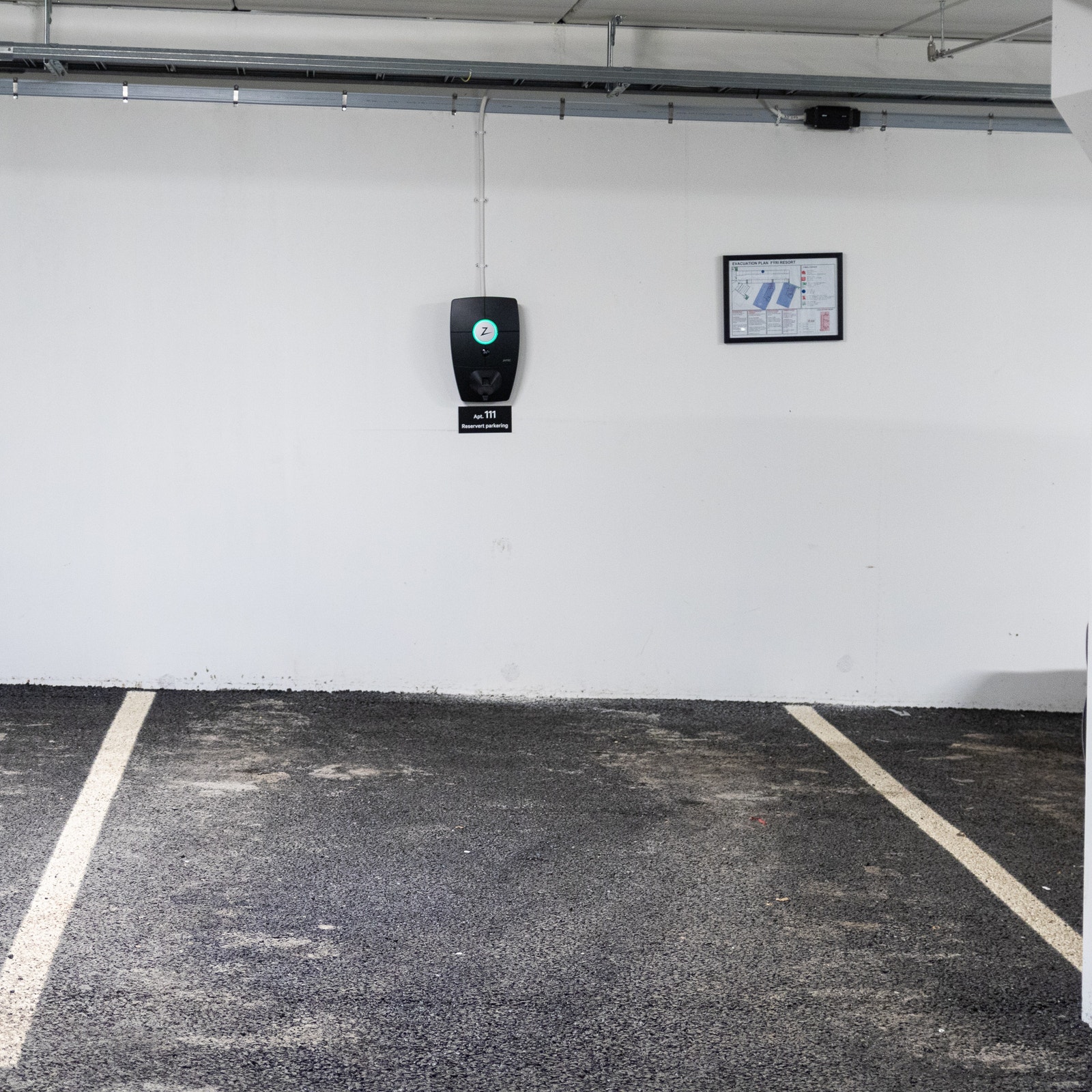 Privat lader til El bil. Galleribilde