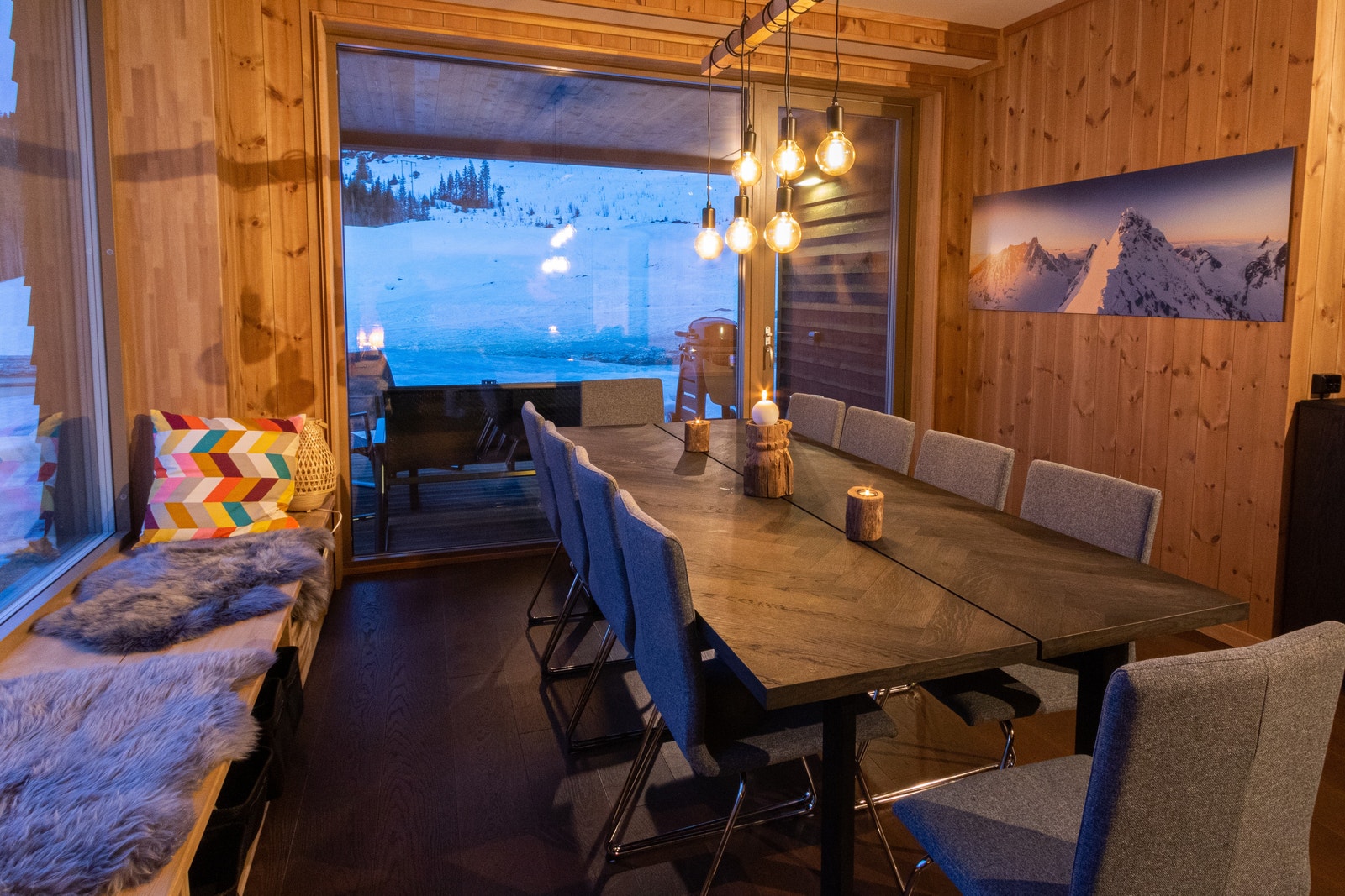 Spisestue med plass til 10 sitterplasser Galleribilde