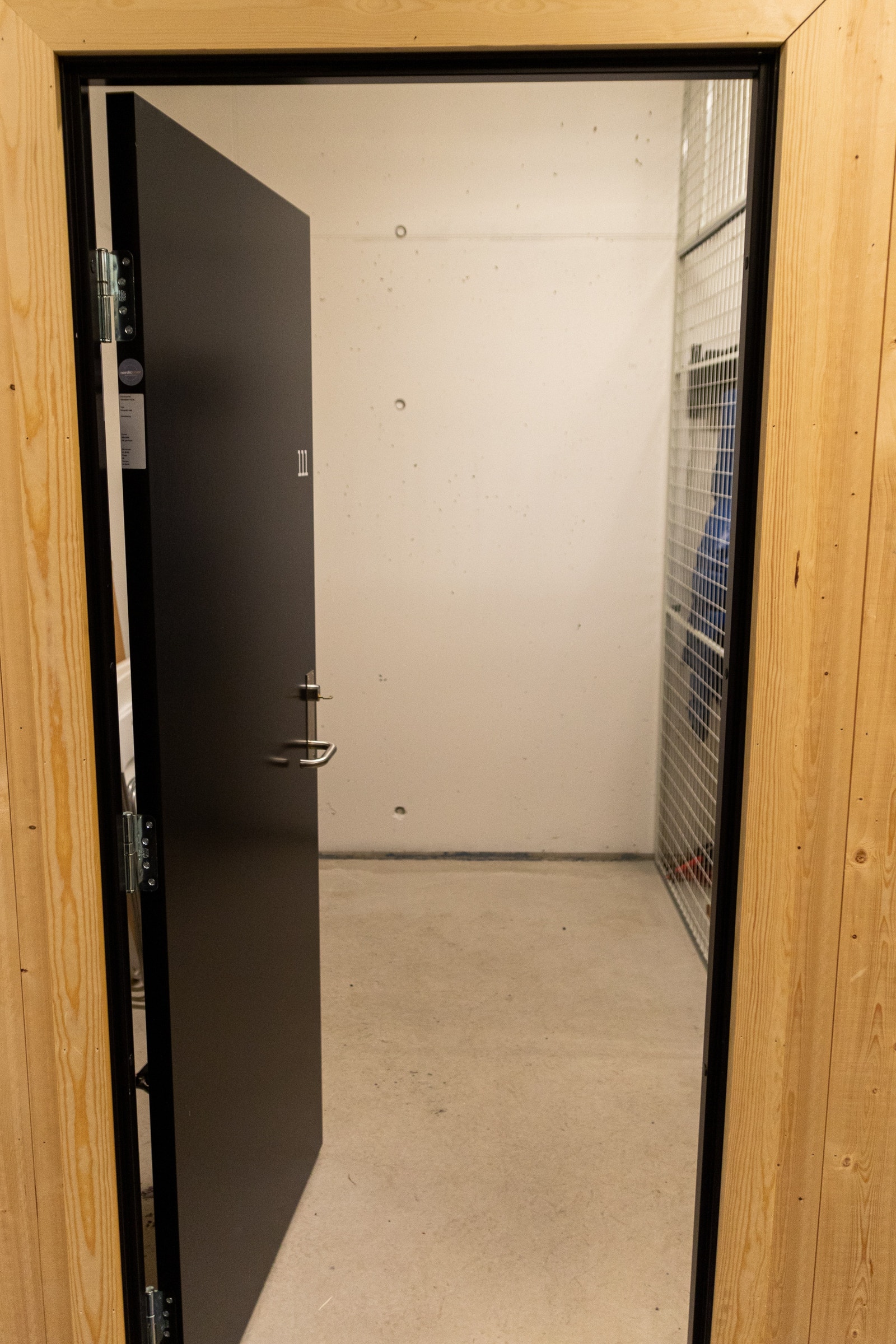 Privat låsbar skibod. Her kan dere sette ski, støvler og annet skiutstyr Galleribilde