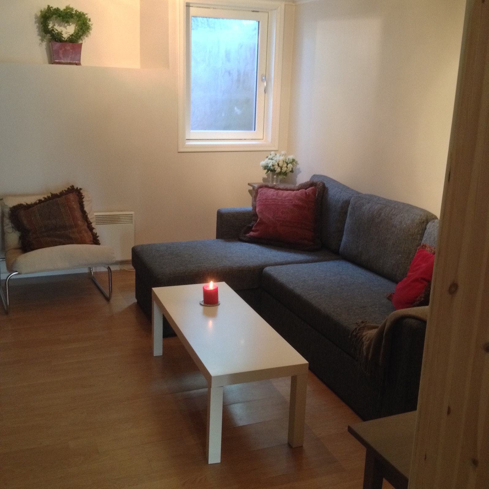 Oppholdsrom med sovesofa som muligeht for soverom nr 2 Galleribilde