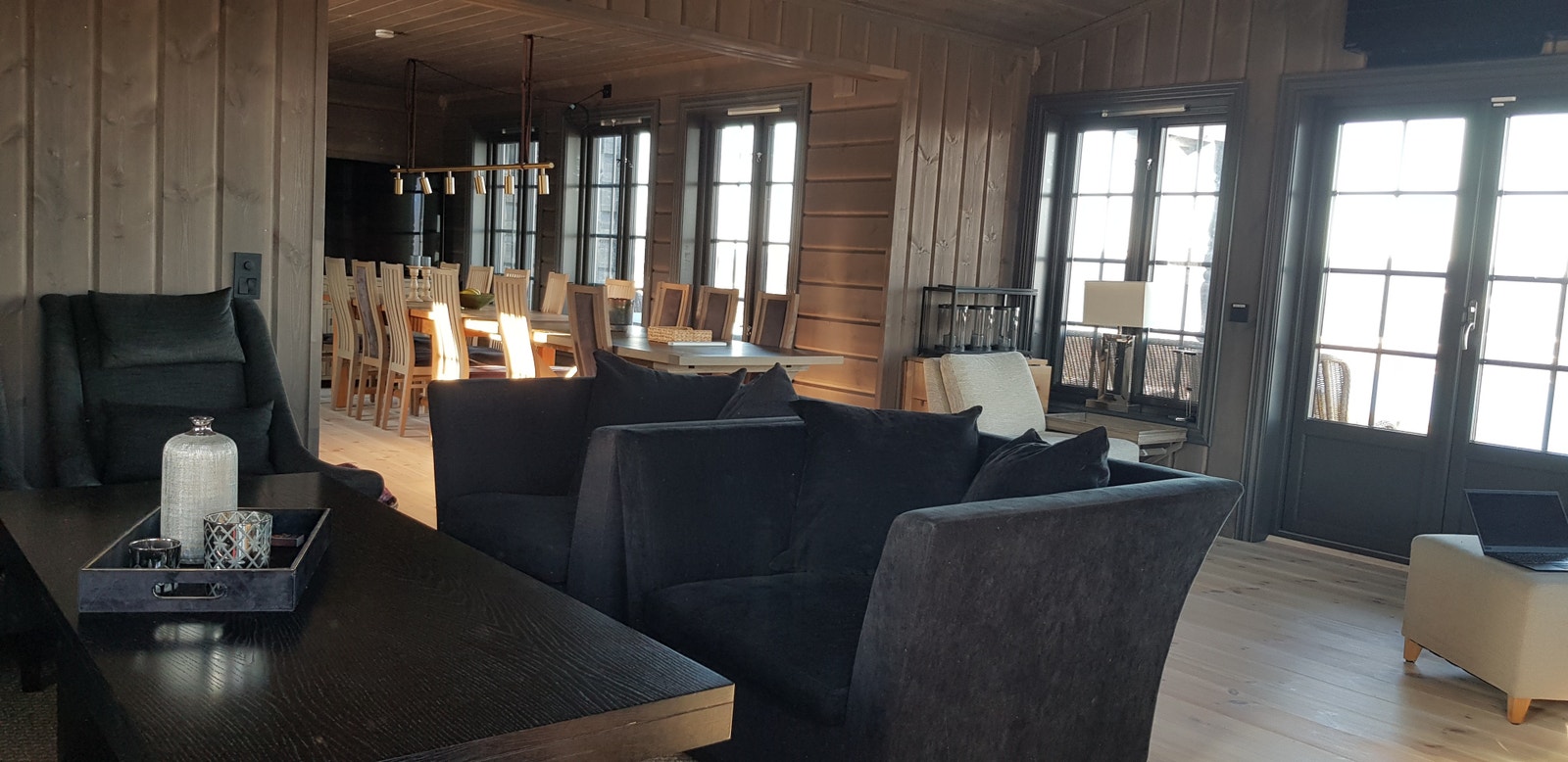 Stort stue med mange sitteplass Galleribilde