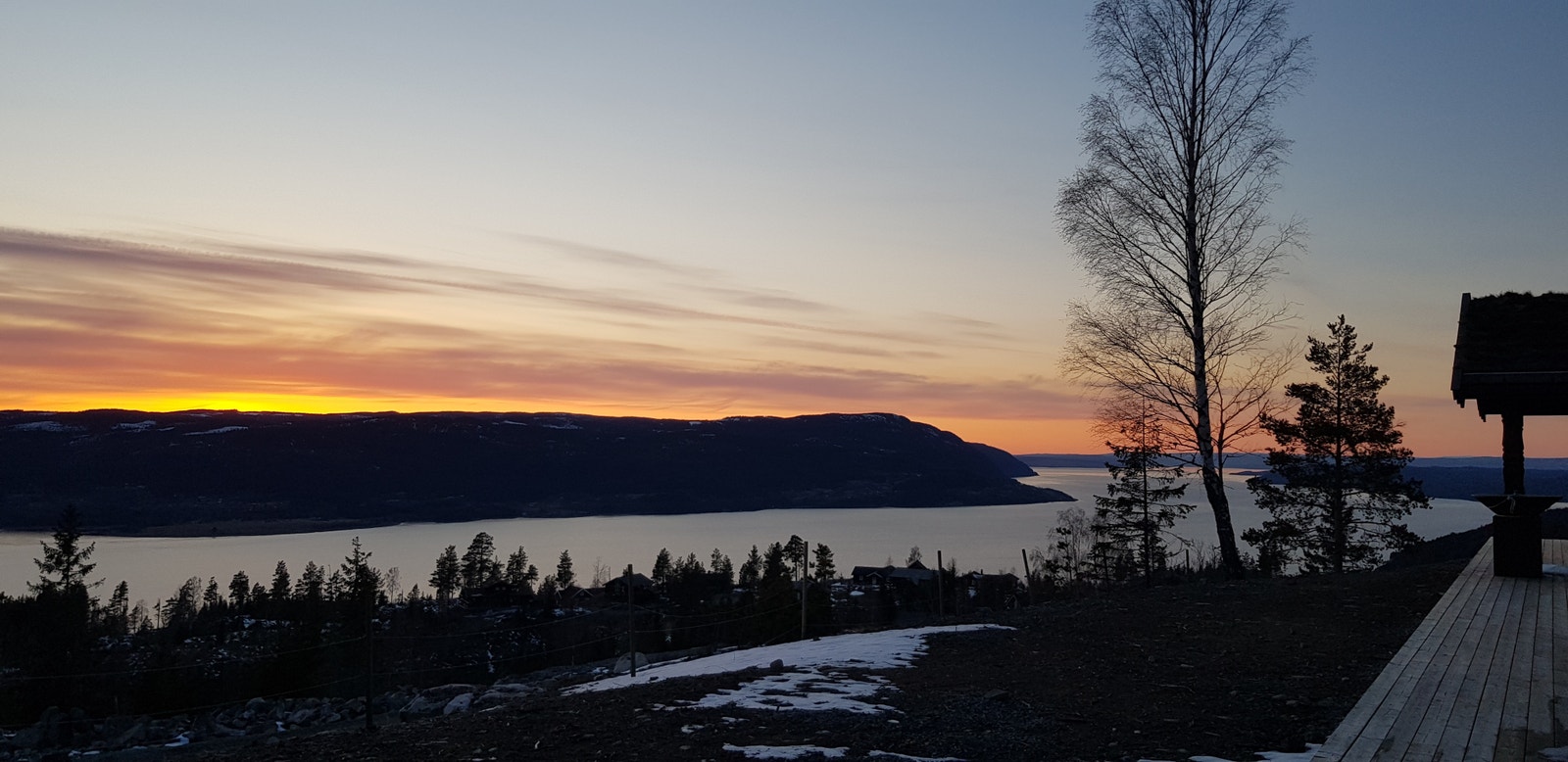 Panoramautsikt fra terrasse over Mjøsa - Aldri like dager på Mjøshytte Galleribilde
