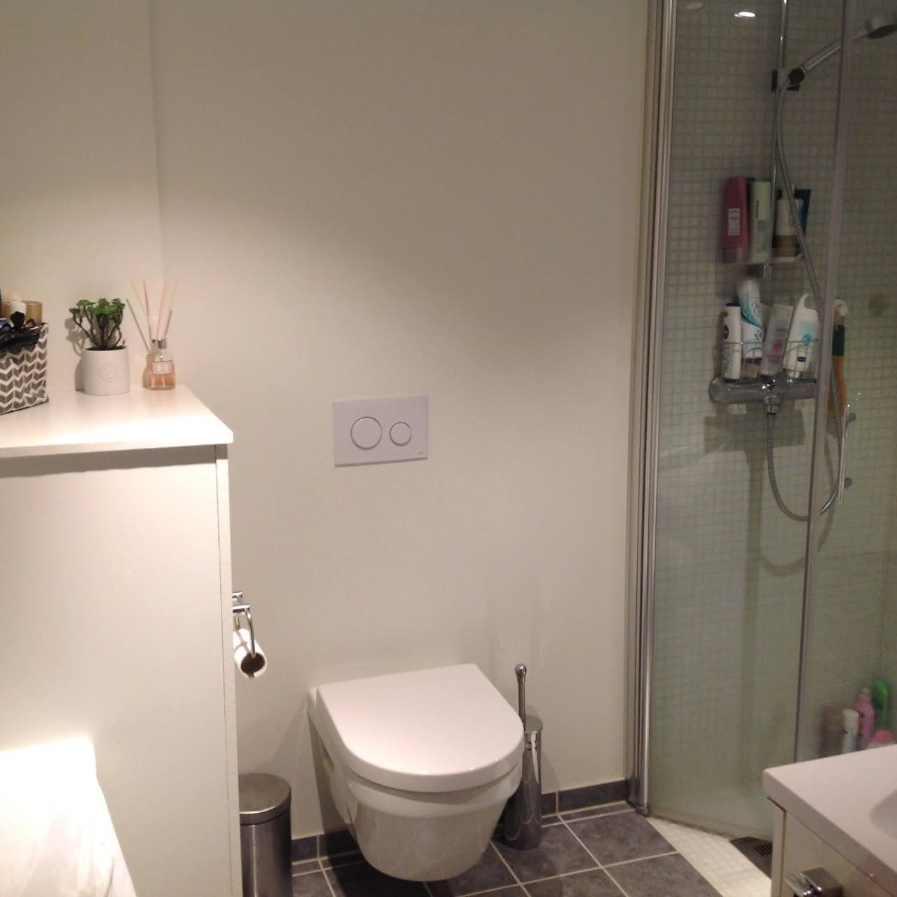 Bad med dusjkabinett Galleribilde