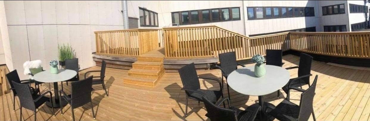 Stor og møblert takterrasse Galleribilde