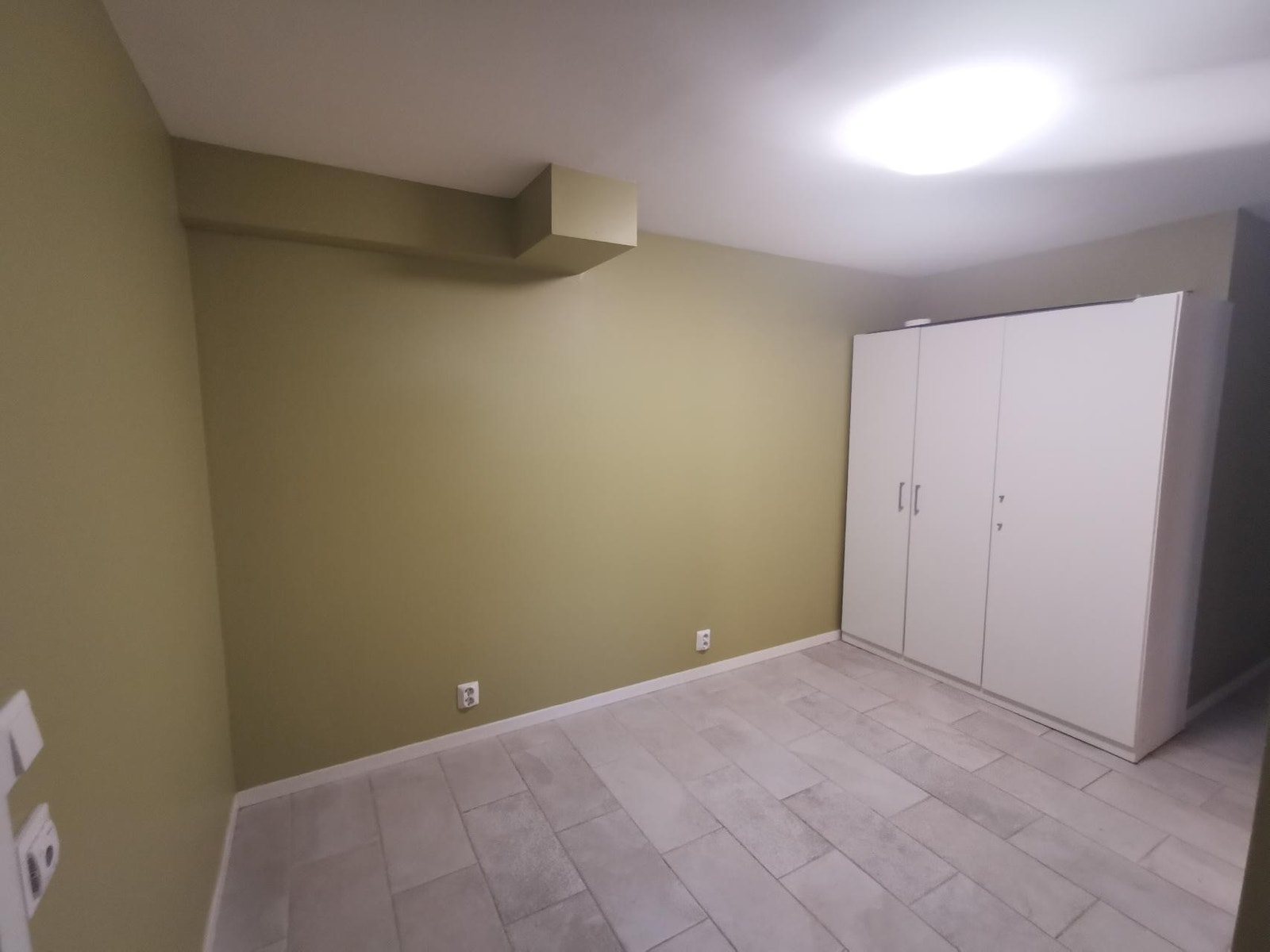 Rom som man brukes som soverom eller spiserom Galleribilde