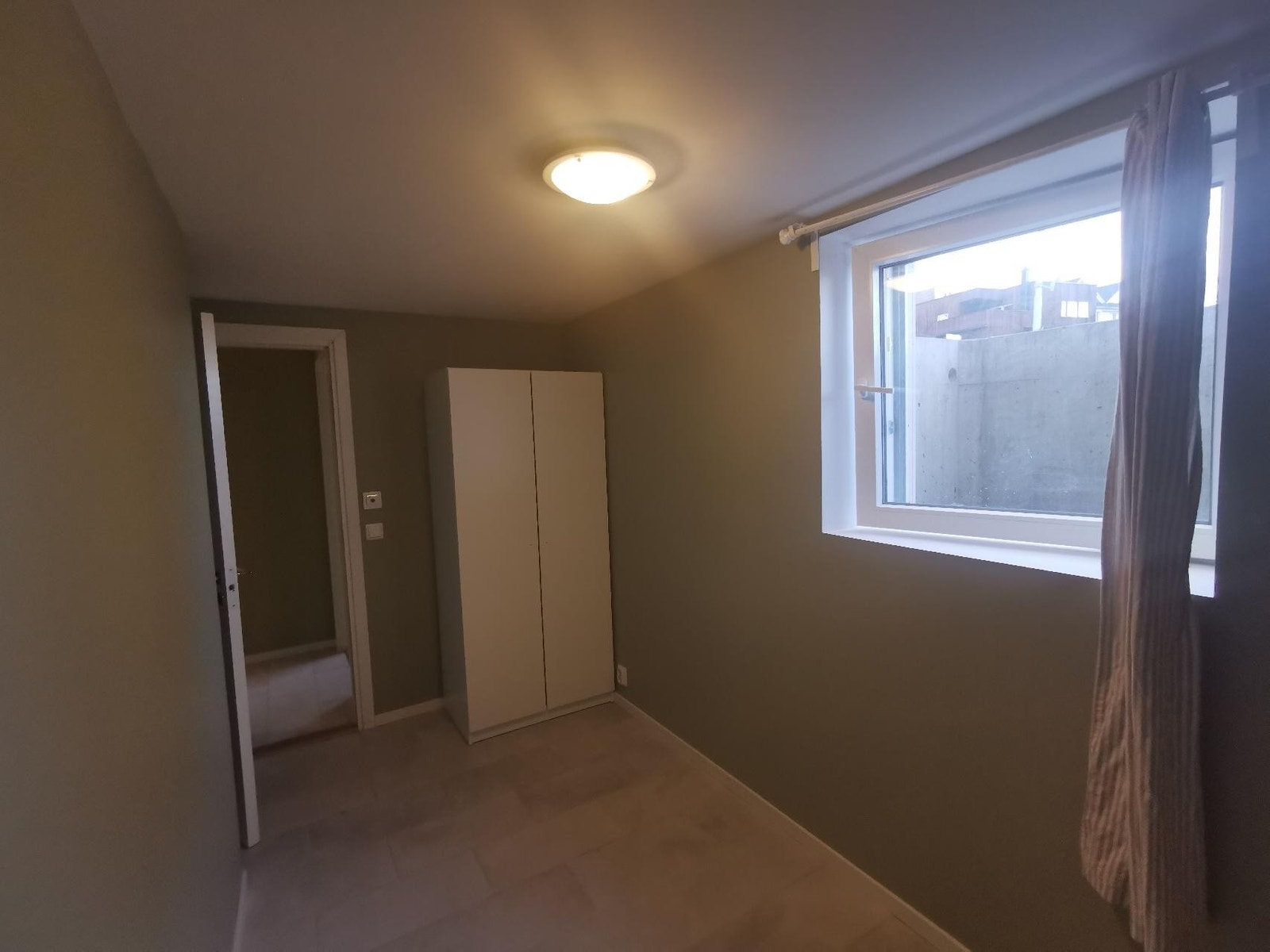 Soverom med skap Galleribilde