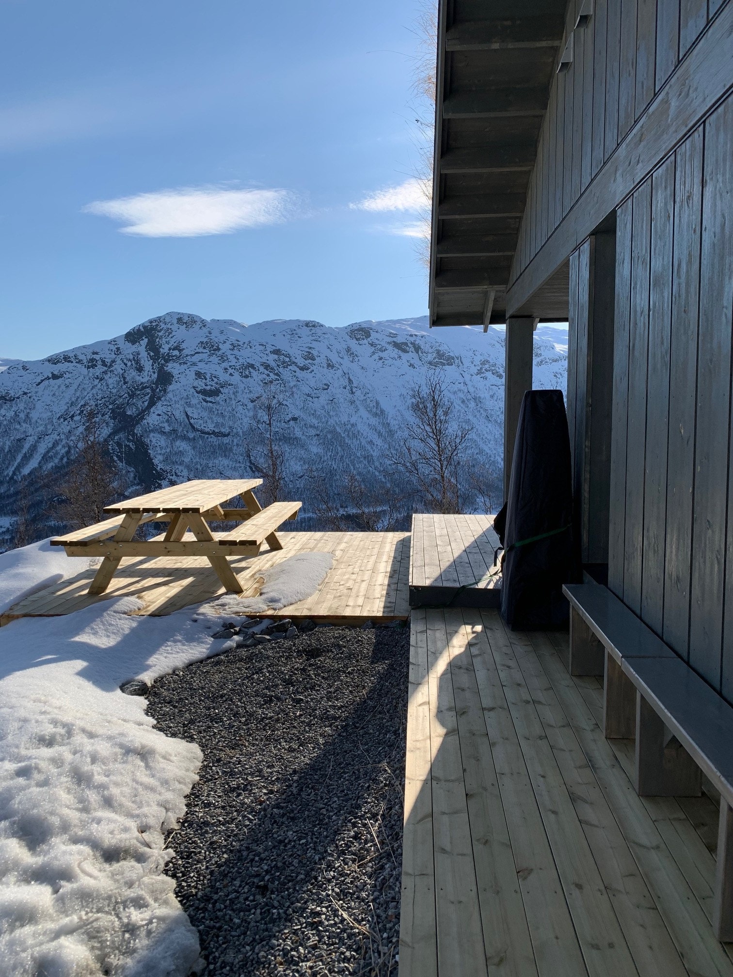 Platting med spiseplass, grill og bålpanne Galleribilde