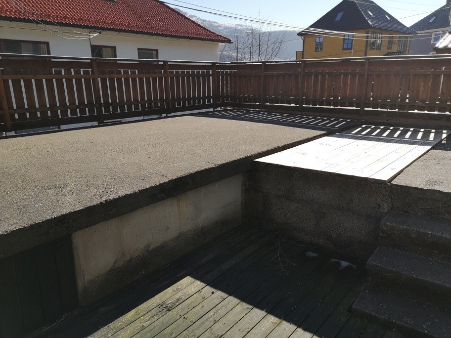 Terrassen foran huset Galleribilde