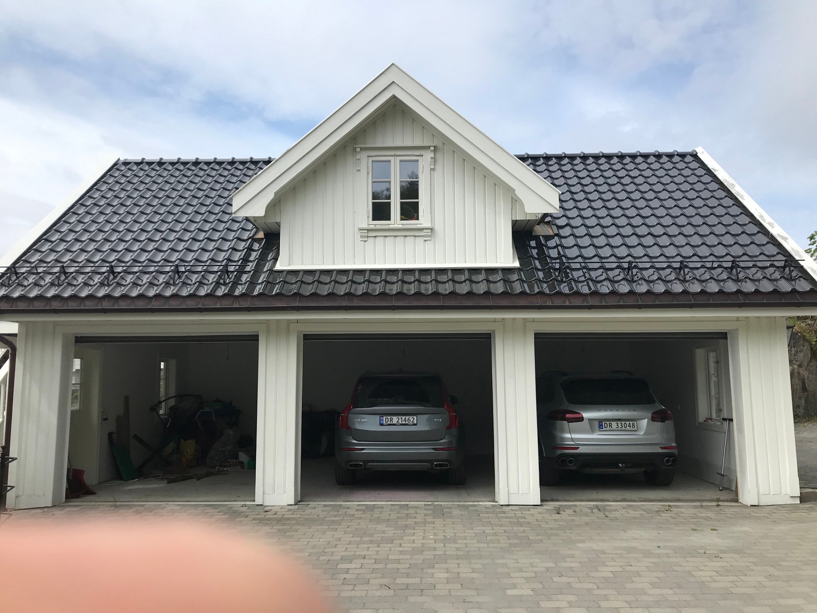 Garasje - 2 plasser til disp + hems/lekerom Galleribilde