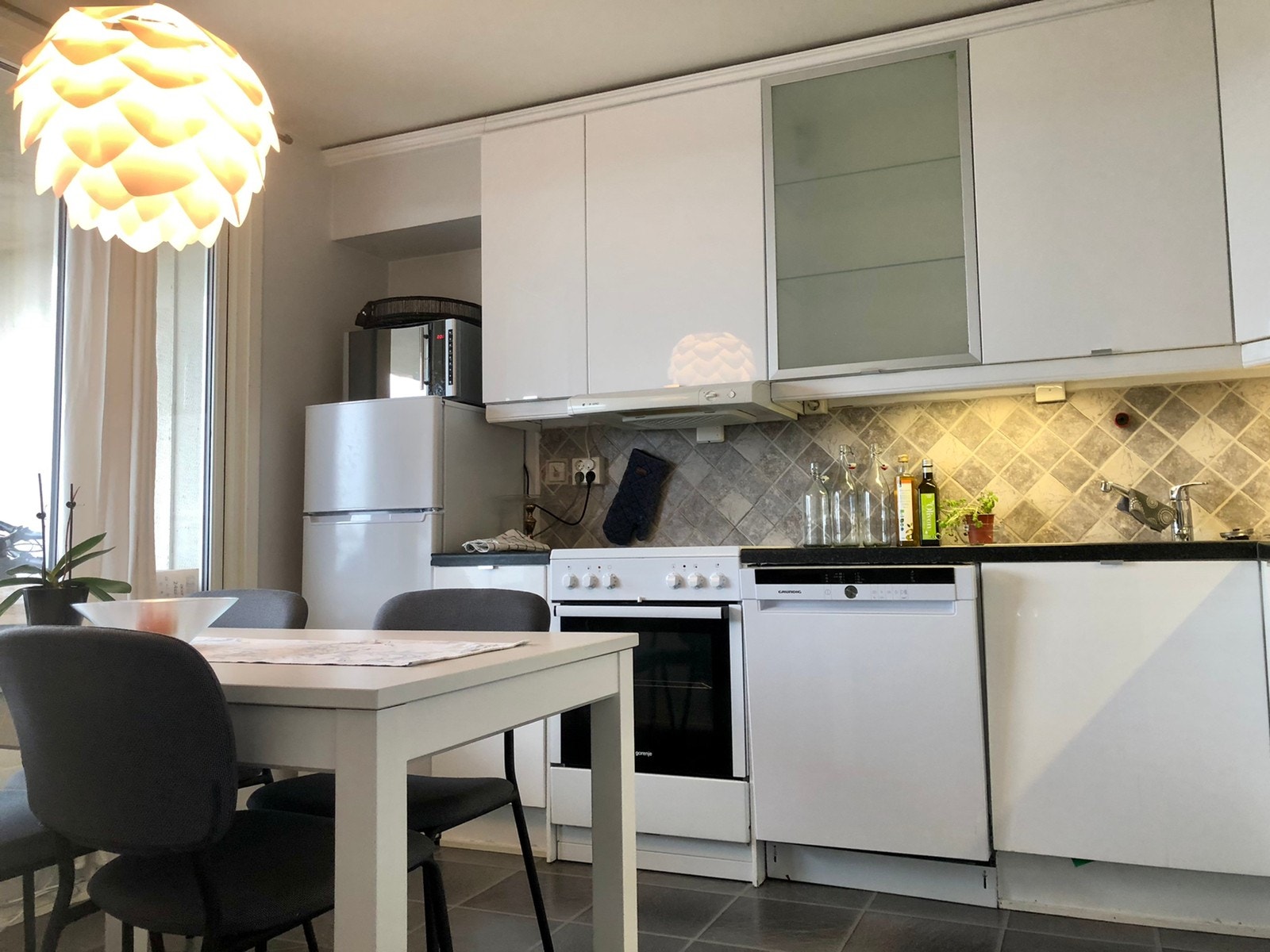 Kjøkken med spiseplass Galleribilde