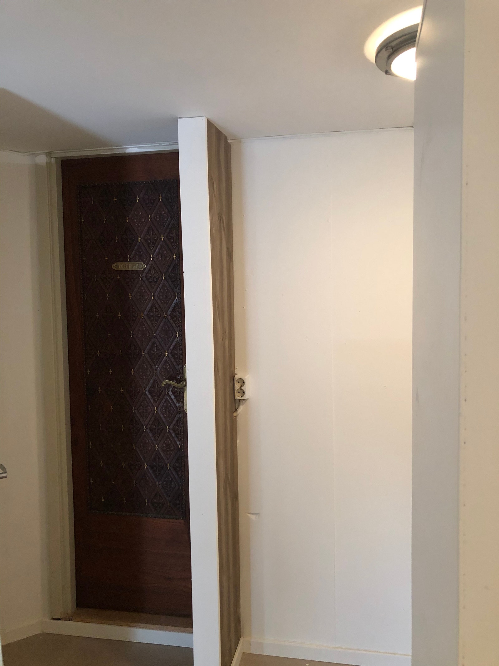 Inn til toalett Galleribilde