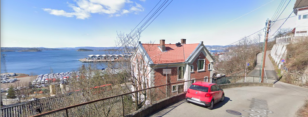Bilde av huset fra oversiden. Huset er fra 1880 og totalrenovert. Galleribilde