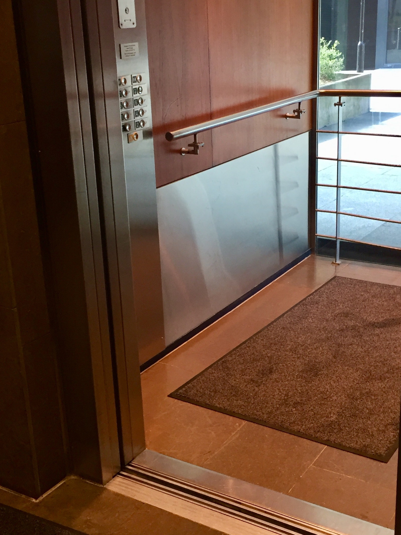 Stor og funksjonell heis Galleribilde