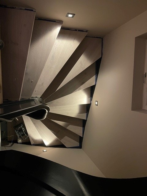 Nydelig trappegang opp til andre og tredje etasje. Galleribilde