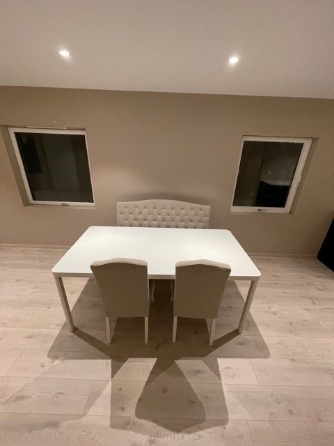 Medfølgende nytt spisebord Galleribilde