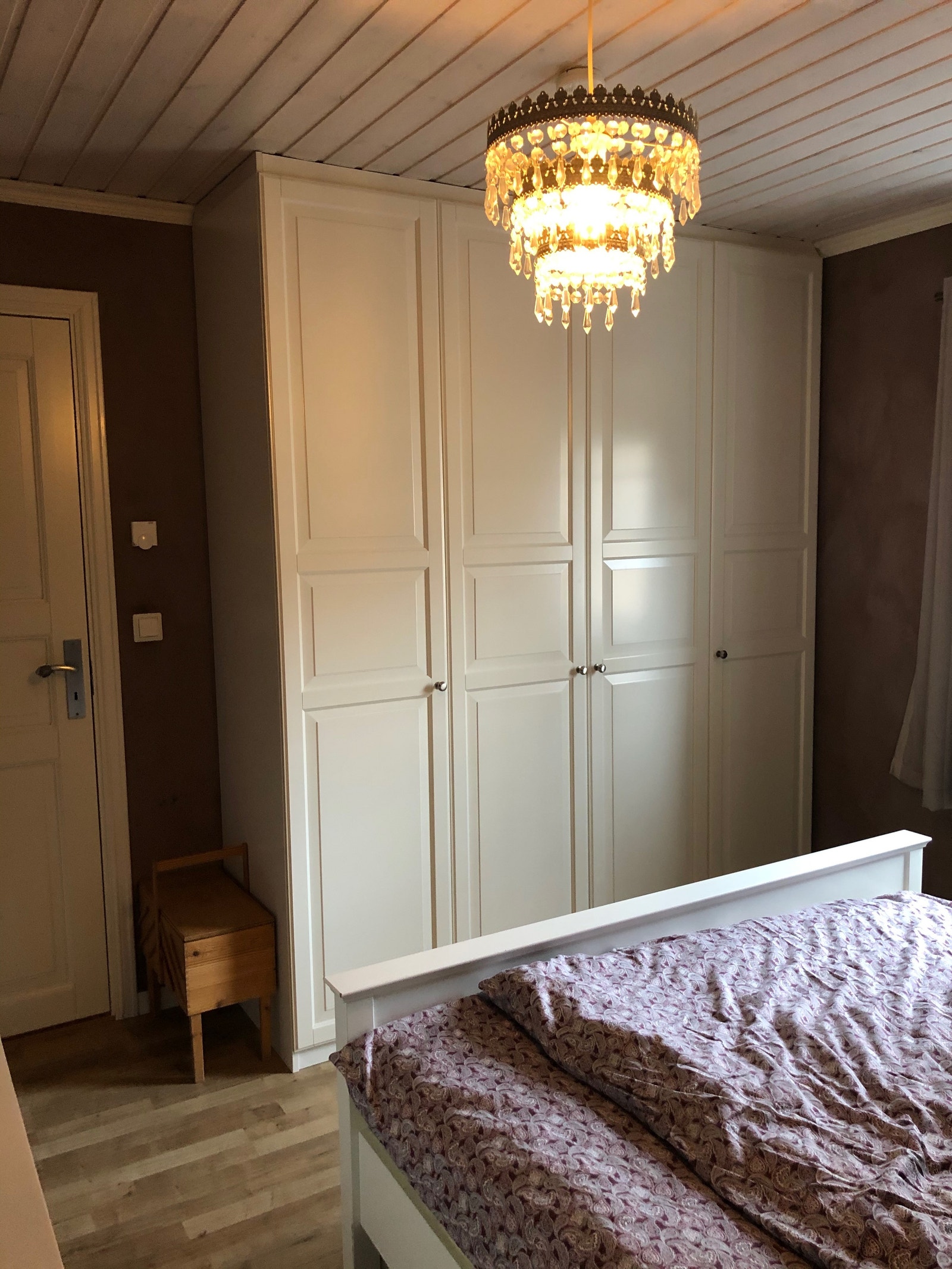 Soverom 1: Rikelig med skapplass Galleribilde