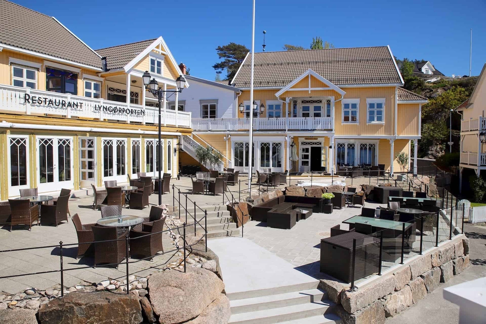 Området rundt: Det er flere restauranter og take-away steder i nærområdet. Her er ett bilde fra restauranten Lyngørporten som ligger en spasertur unna. Galleribilde