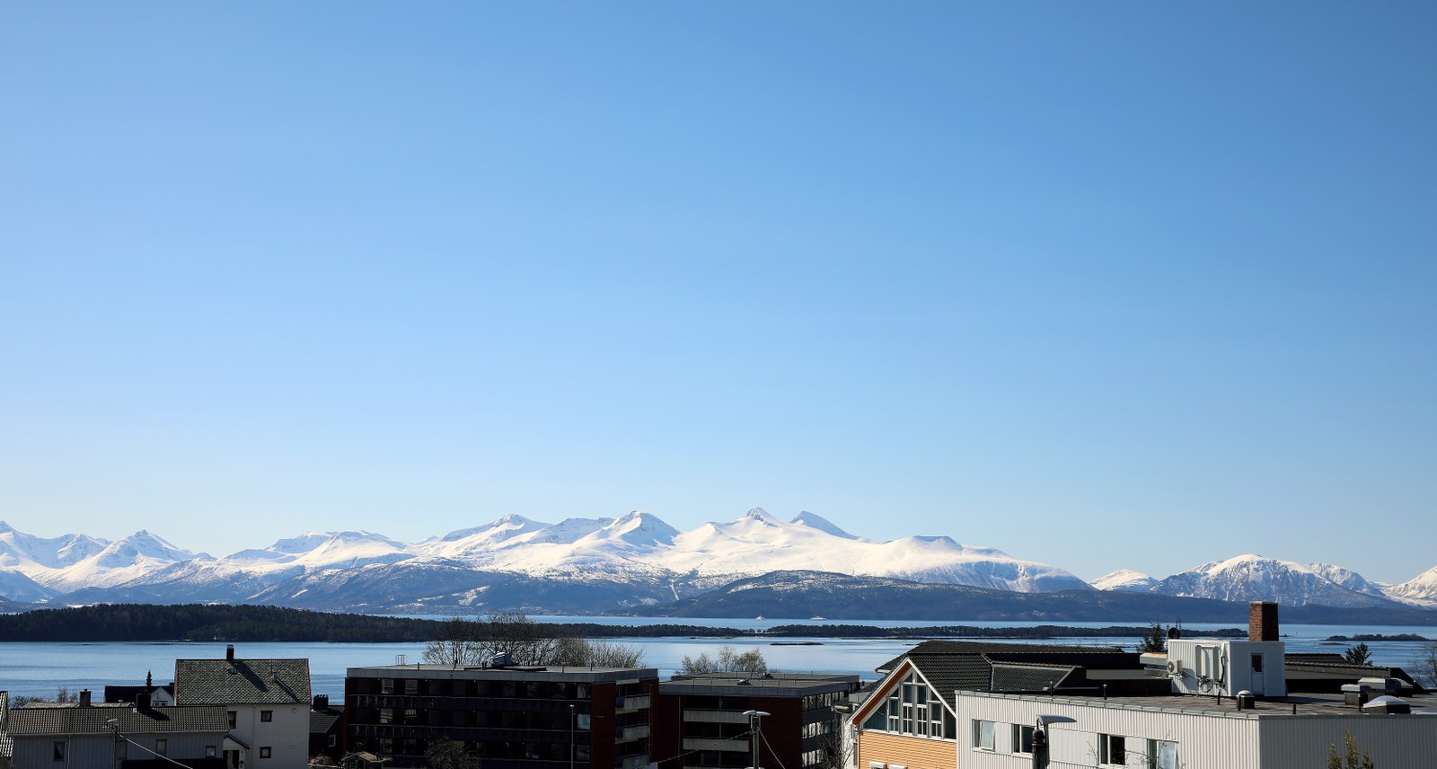 Utsikt fra verandaen mot sør Galleribilde