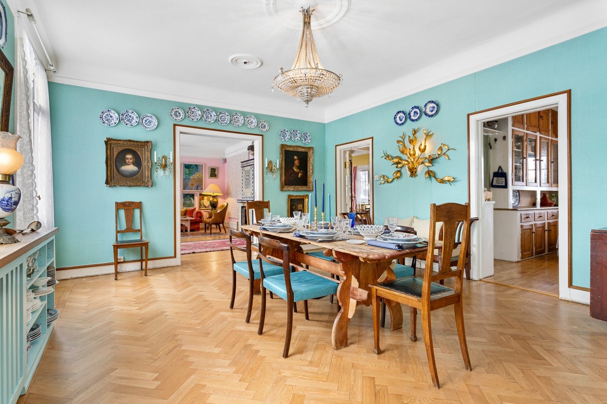 Villaens beliggenhet er særs ettertraktet og fremstår nærmest som en perle på Bestum. Galleribilde