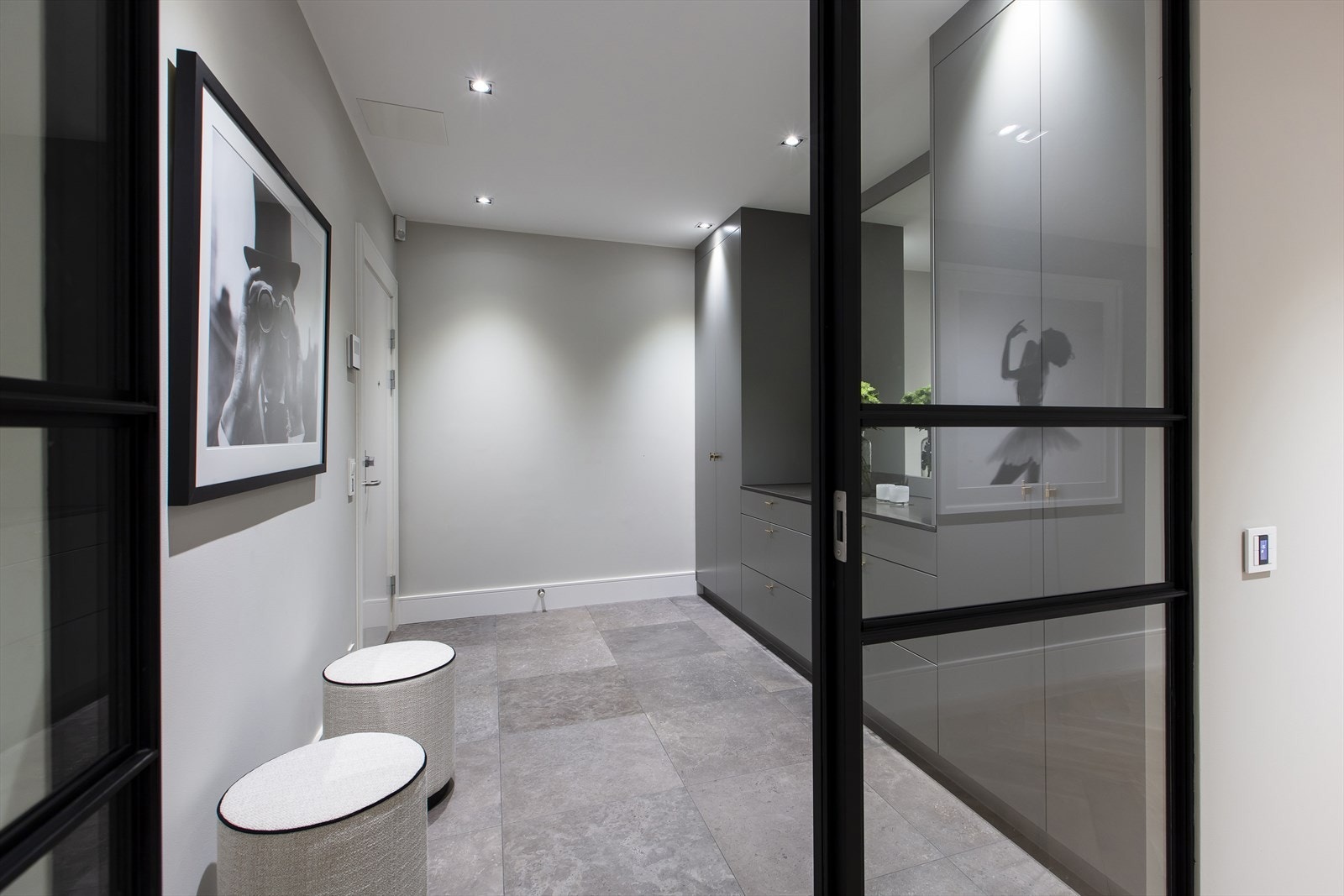 Her er det godt å komme hjem, og hyggelig å ønske gjestene velkommen. Galleribilde