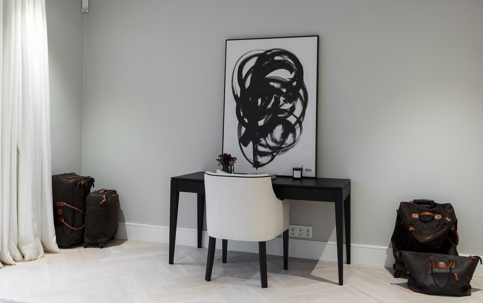 Master suitens utforming tilrettelegger også for en kontorløsning om ønskelig. Galleribilde