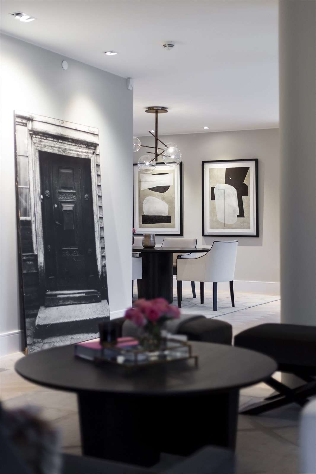 Stuen er et sosialt rom og boligens naturlige samlingspunkt. Galleribilde