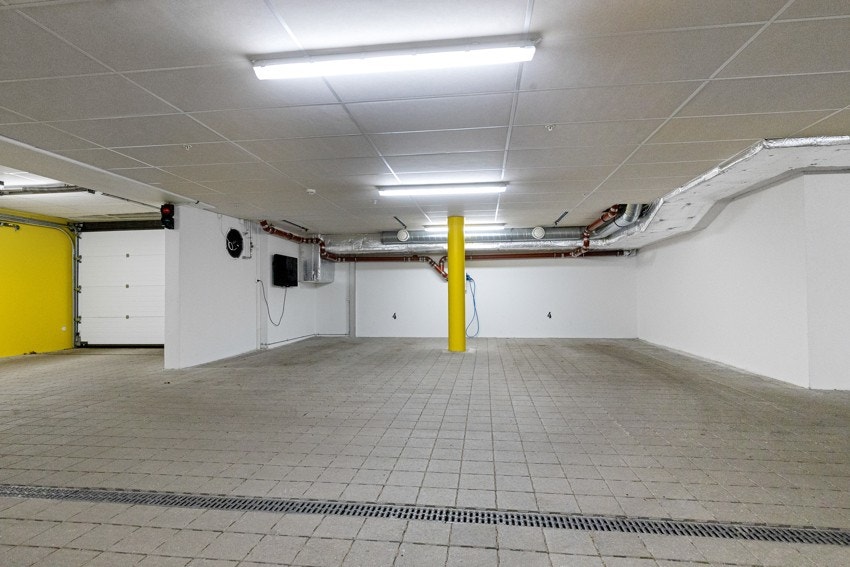 To garasjeplasser medfølger, en av dem med elbillader. Galleribilde