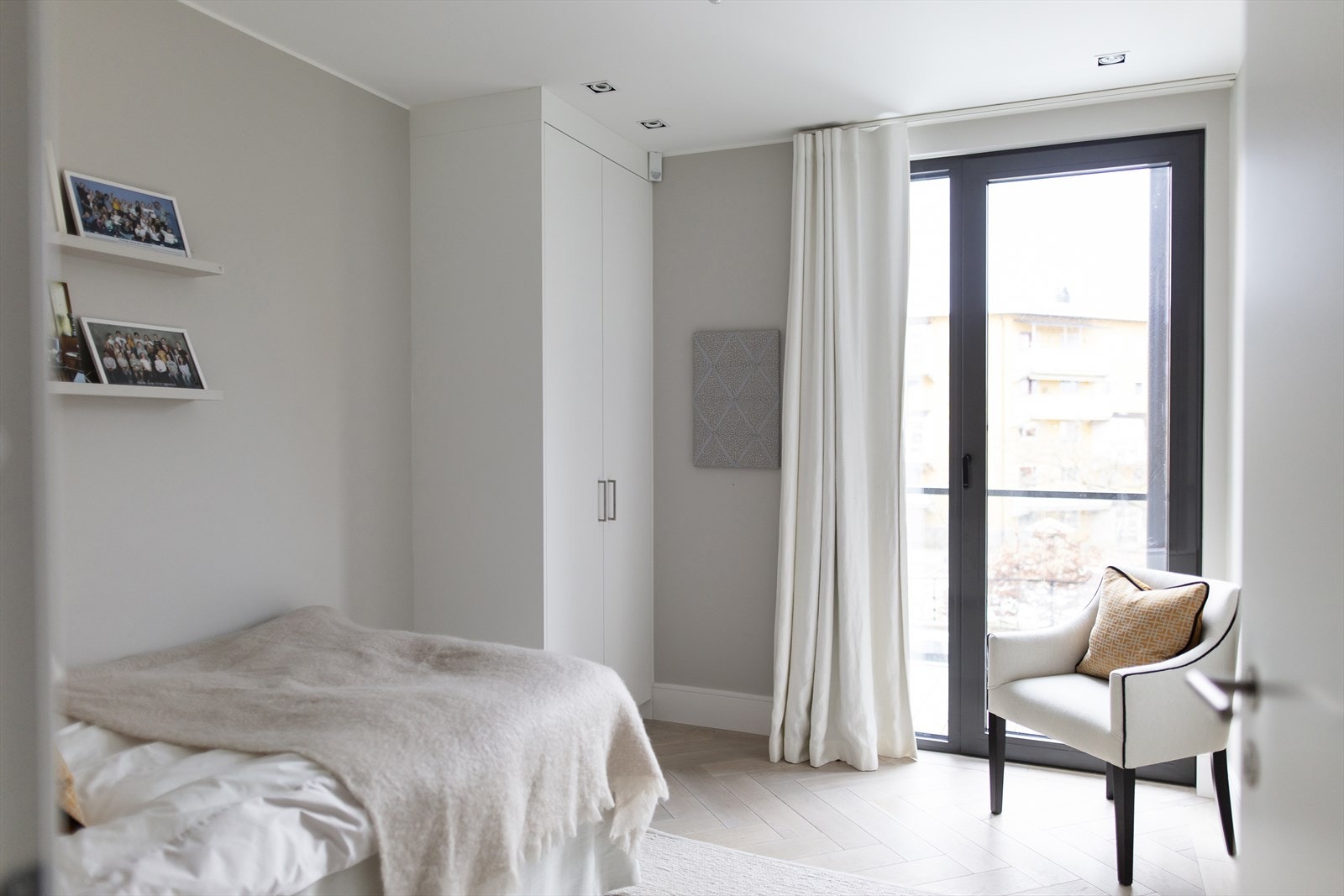 Leilighetens to andre soverom anvendes gjerne som barnerom eller gjesterom. Galleribilde