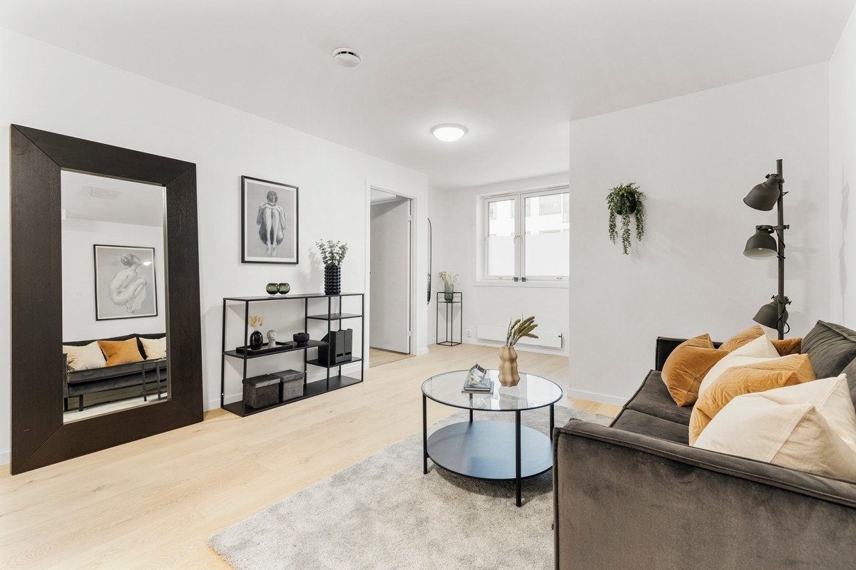 Fra stuen har du adgang inn på soverom. Galleribilde